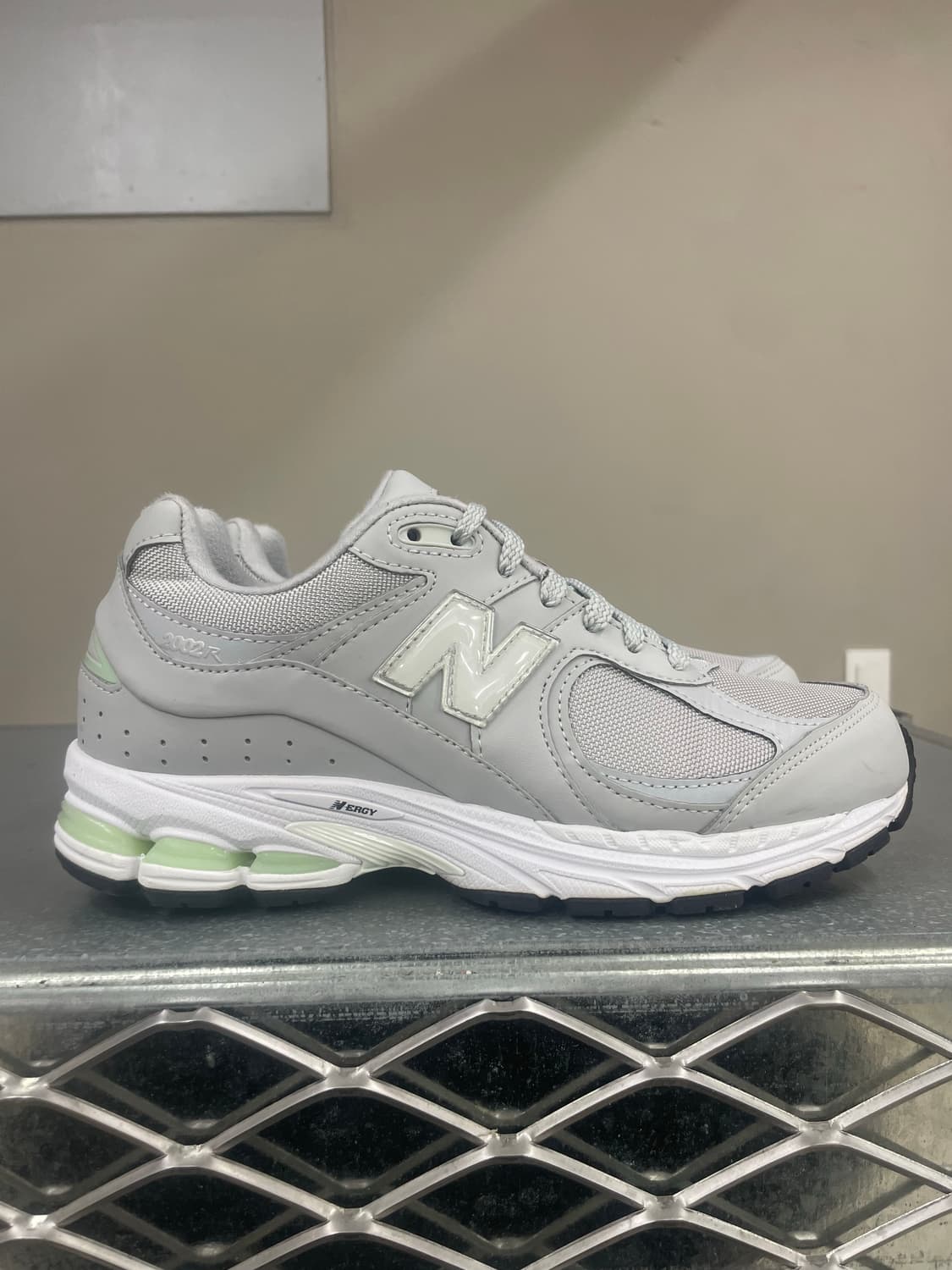 뉴발란스 2002R 그레이 화이트 240 상품이미지4