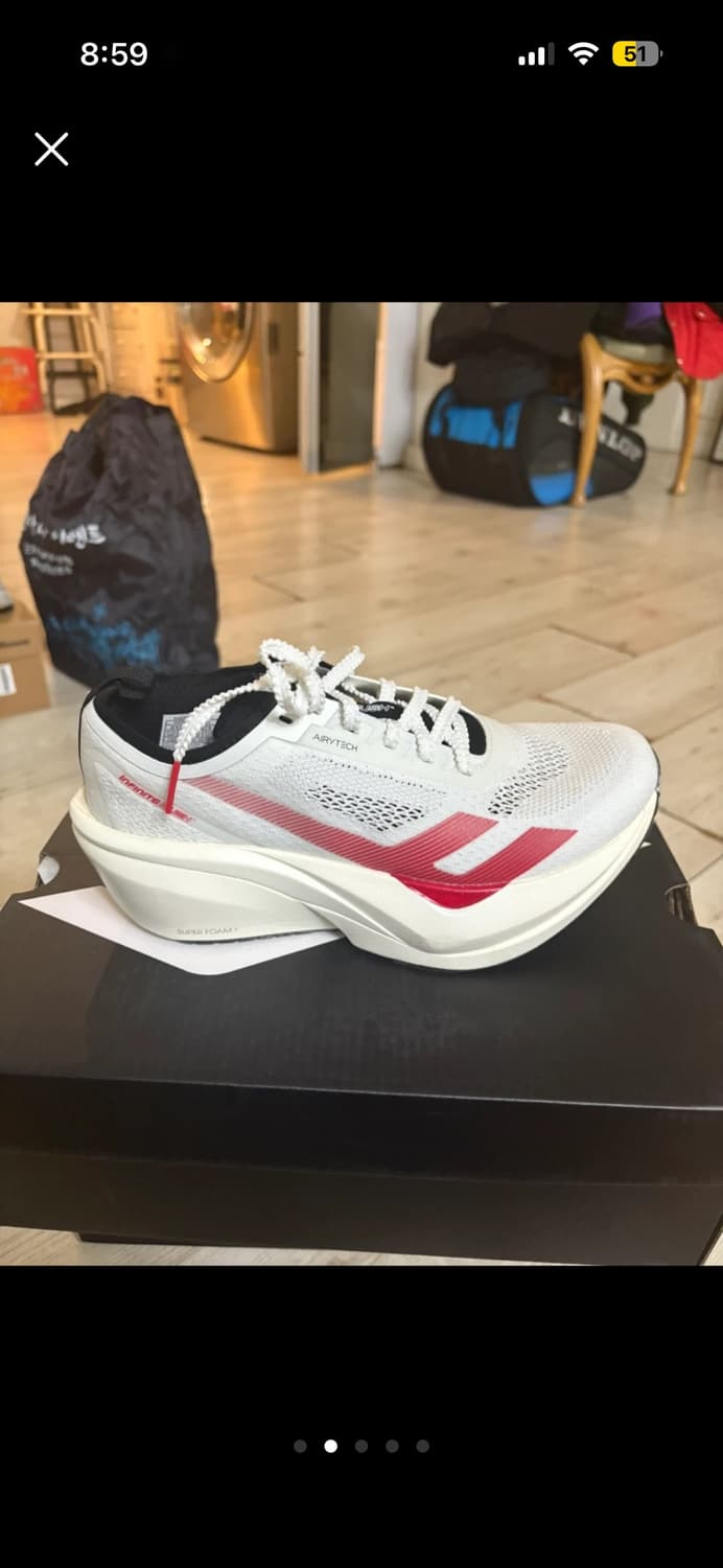 프로스펙스 흰/빨 런닝화 240사이즈 신상품입니다. 흰색 바탕에 빨간색  상품이미지2