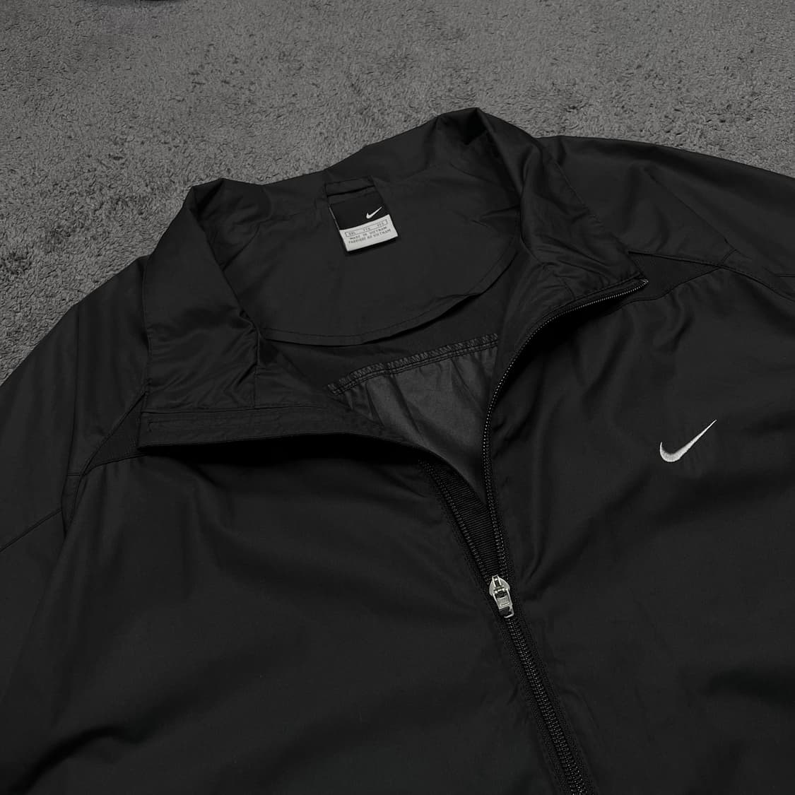 나이키 올블랙 바람막이 상품이미지2