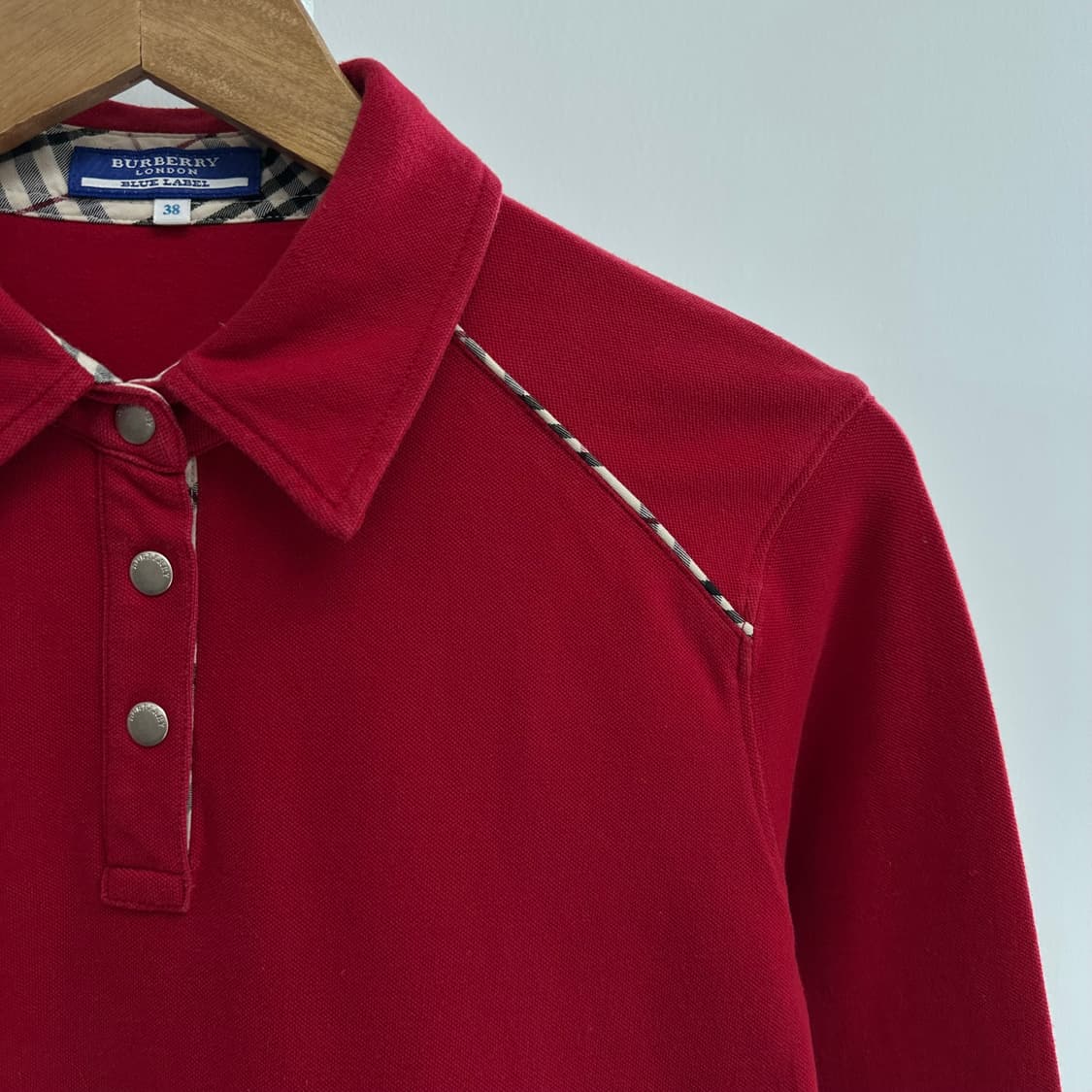 버버리 체크 로고 디자인 카라티 상품이미지3