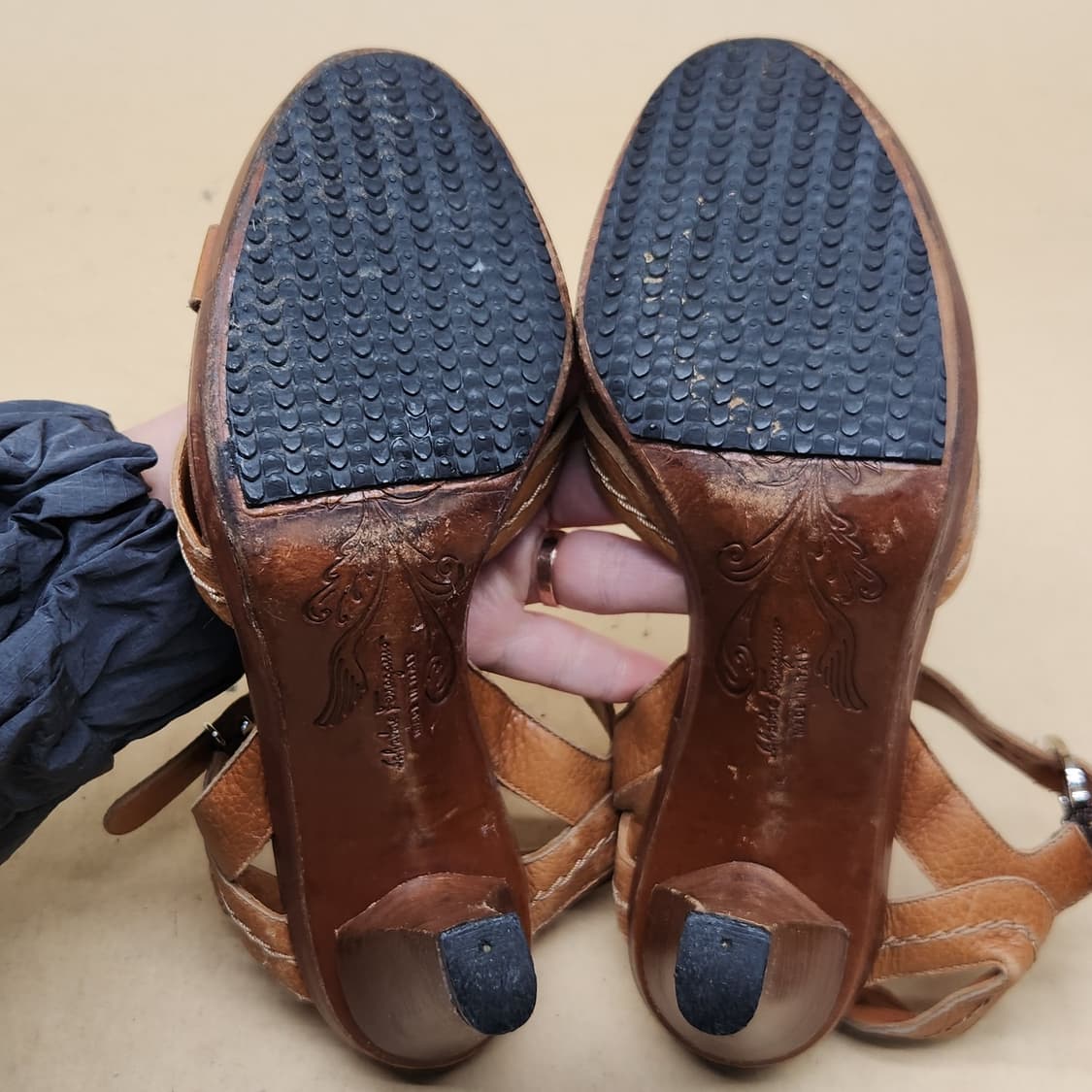 페라가모 여성 웨지힐 샌들 240 굽10 상품이미지3