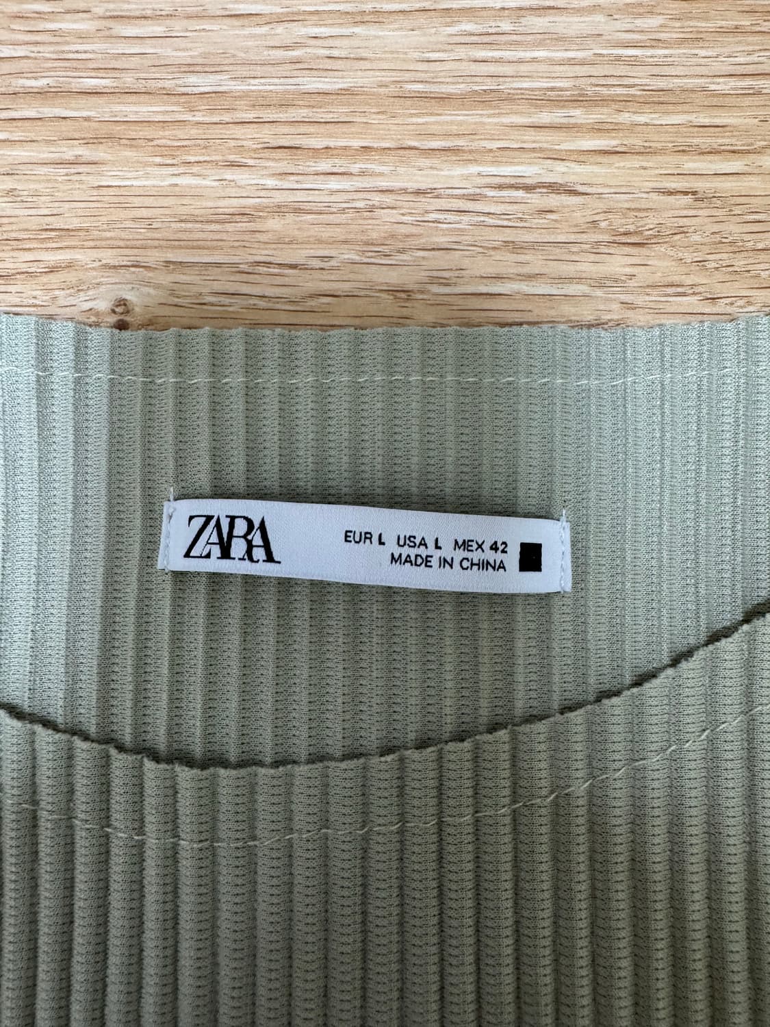 자라 ZARA 플리츠 티셔츠 L 상품이미지3
