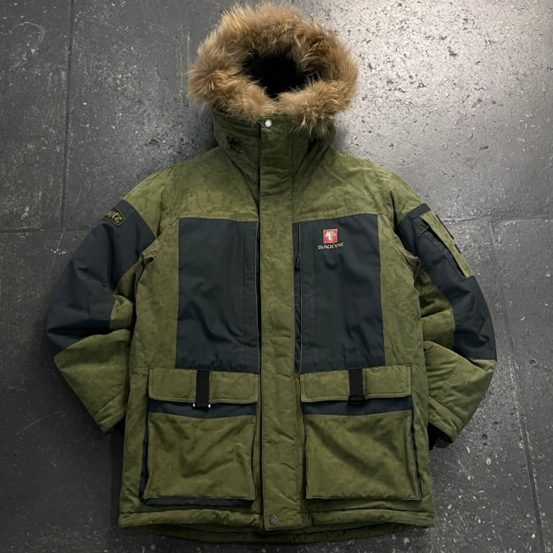 100 블랙야크 익스트림 피크 라쿤 패딩  상품이미지1