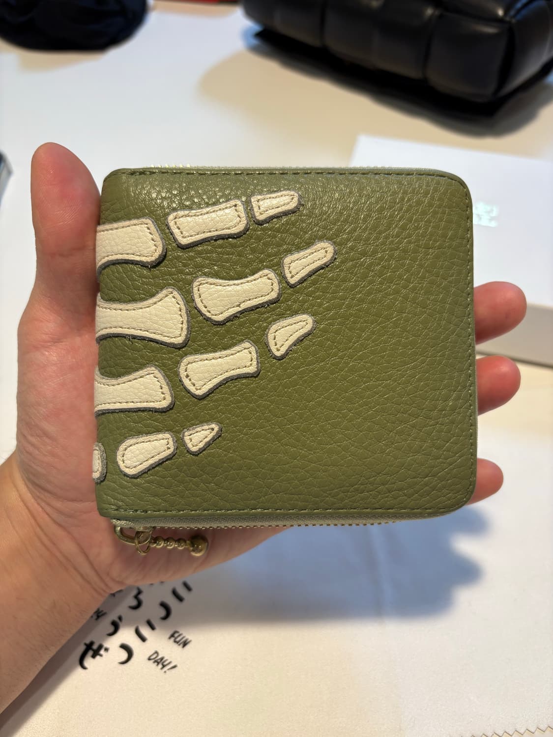 캐피탈 썸즈 업 본 핸드 지퍼 지갑 올리브 상품이미지4