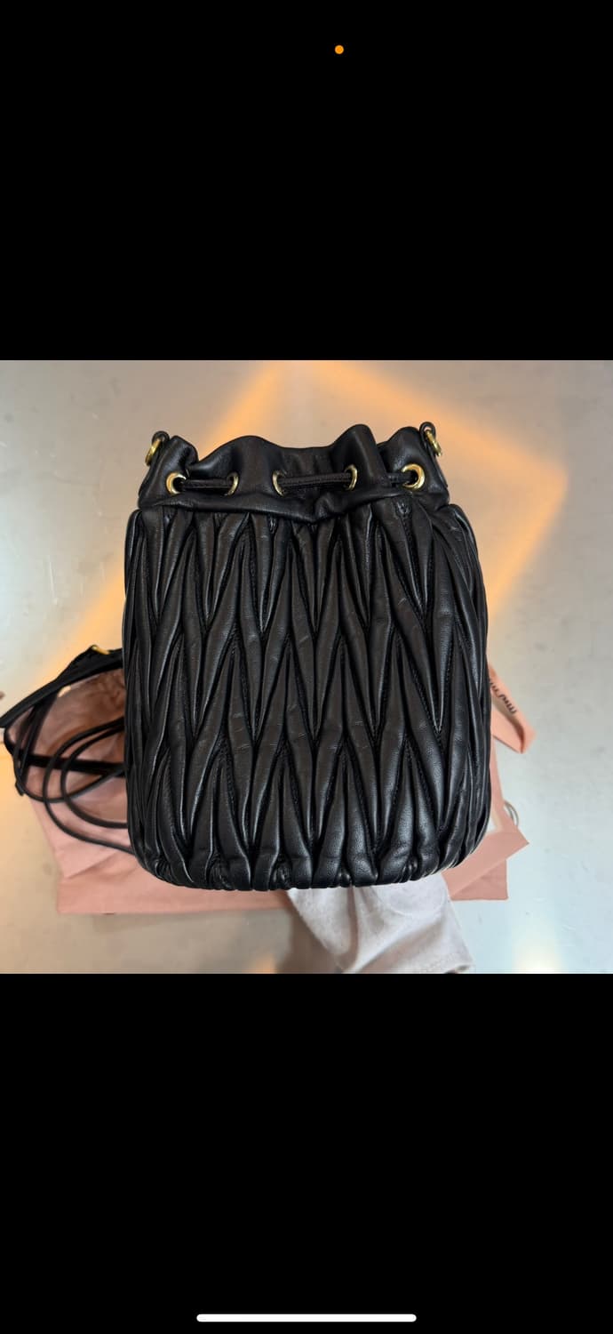 [리오브전포점] 미우미우 마테라쎄 레더 금장 버킷백  상품이미지3