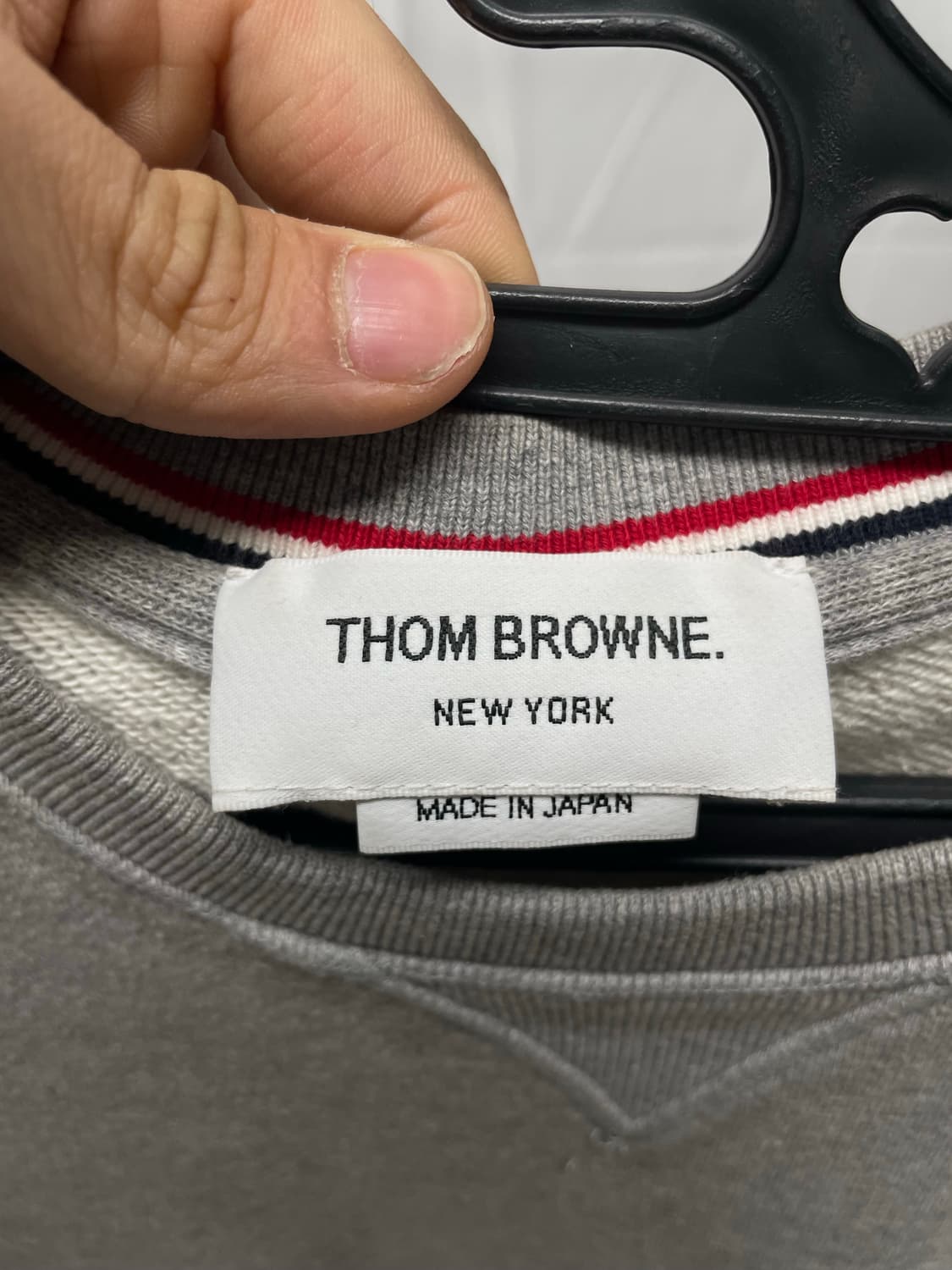 톰브라운 사선완장 맨투맨 그레이 [2] 상품이미지3