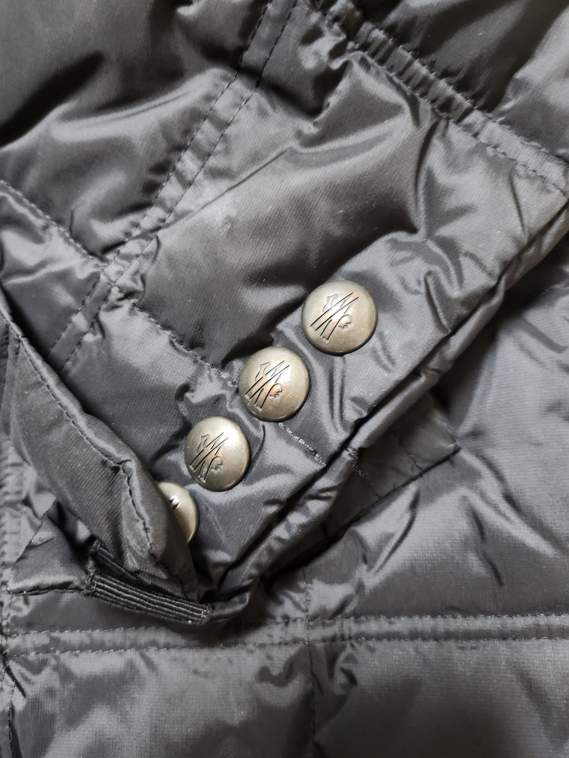 몽클레어 감마블루 나일론 다운 코트 상품이미지6