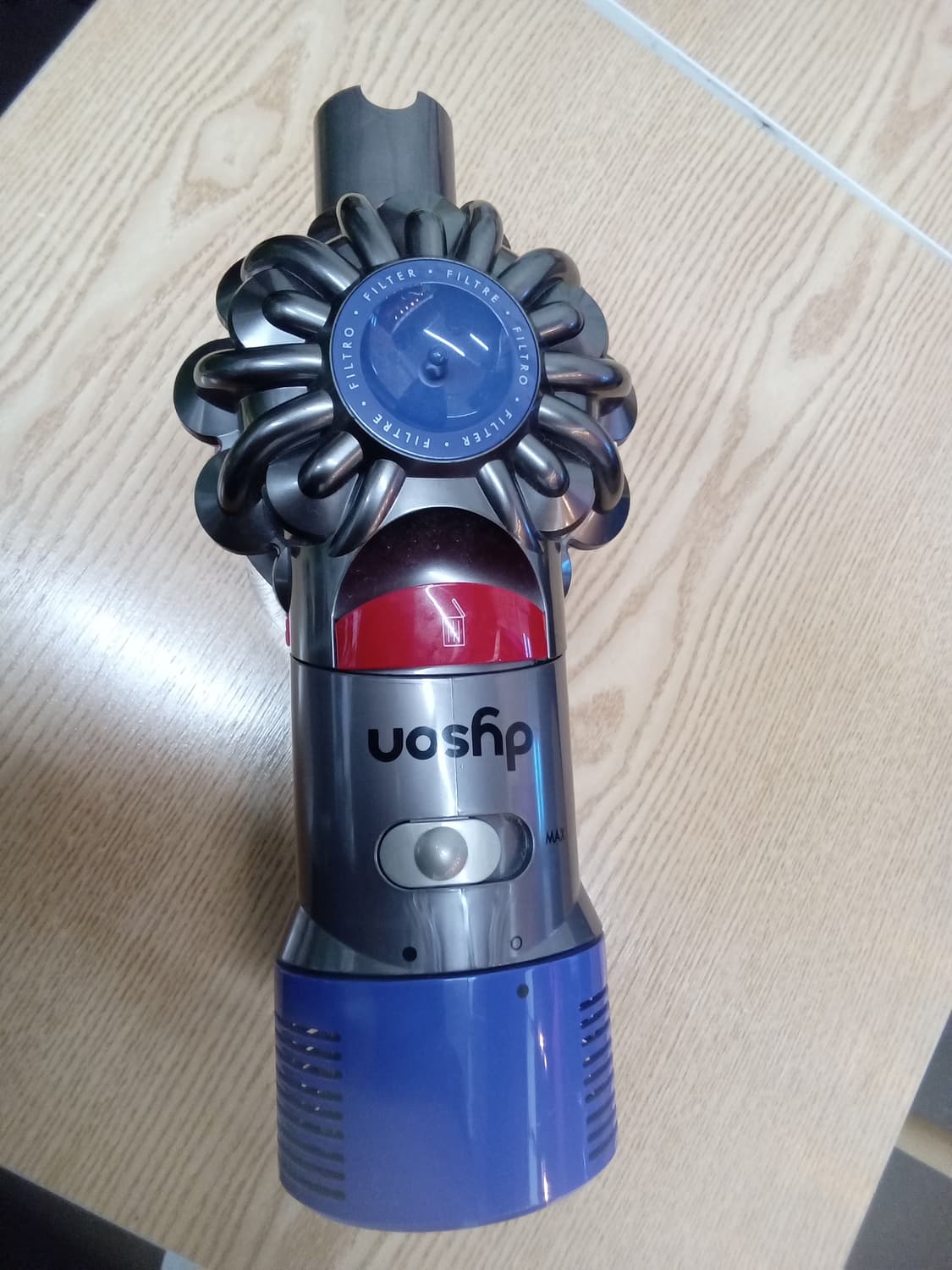 다이슨 V8 카본 앱솔루트 엑스트라 청소기
실버+레드 상품이미지1