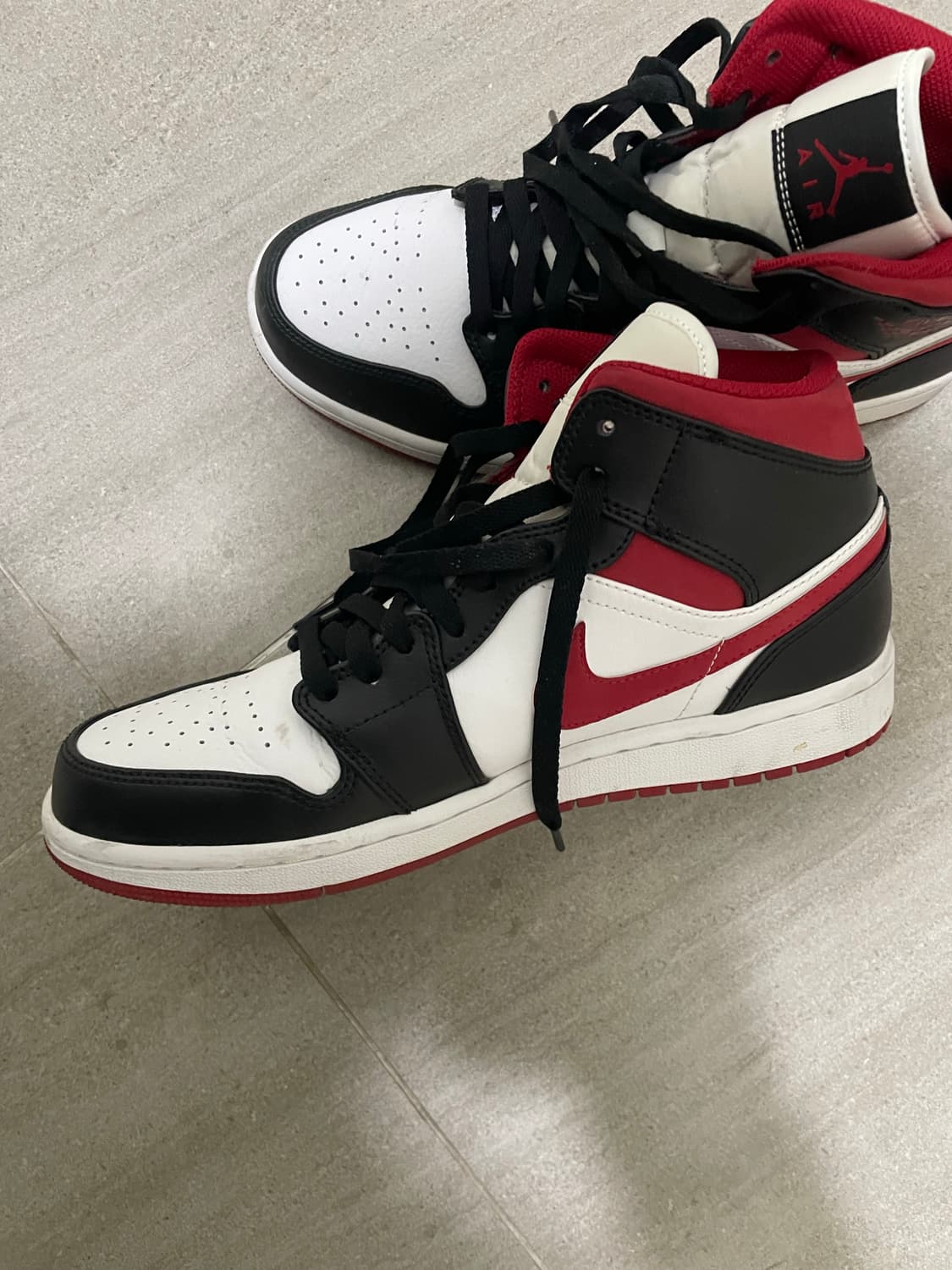 조던1 미드 짐레드 블랙 화이트 상품이미지3
