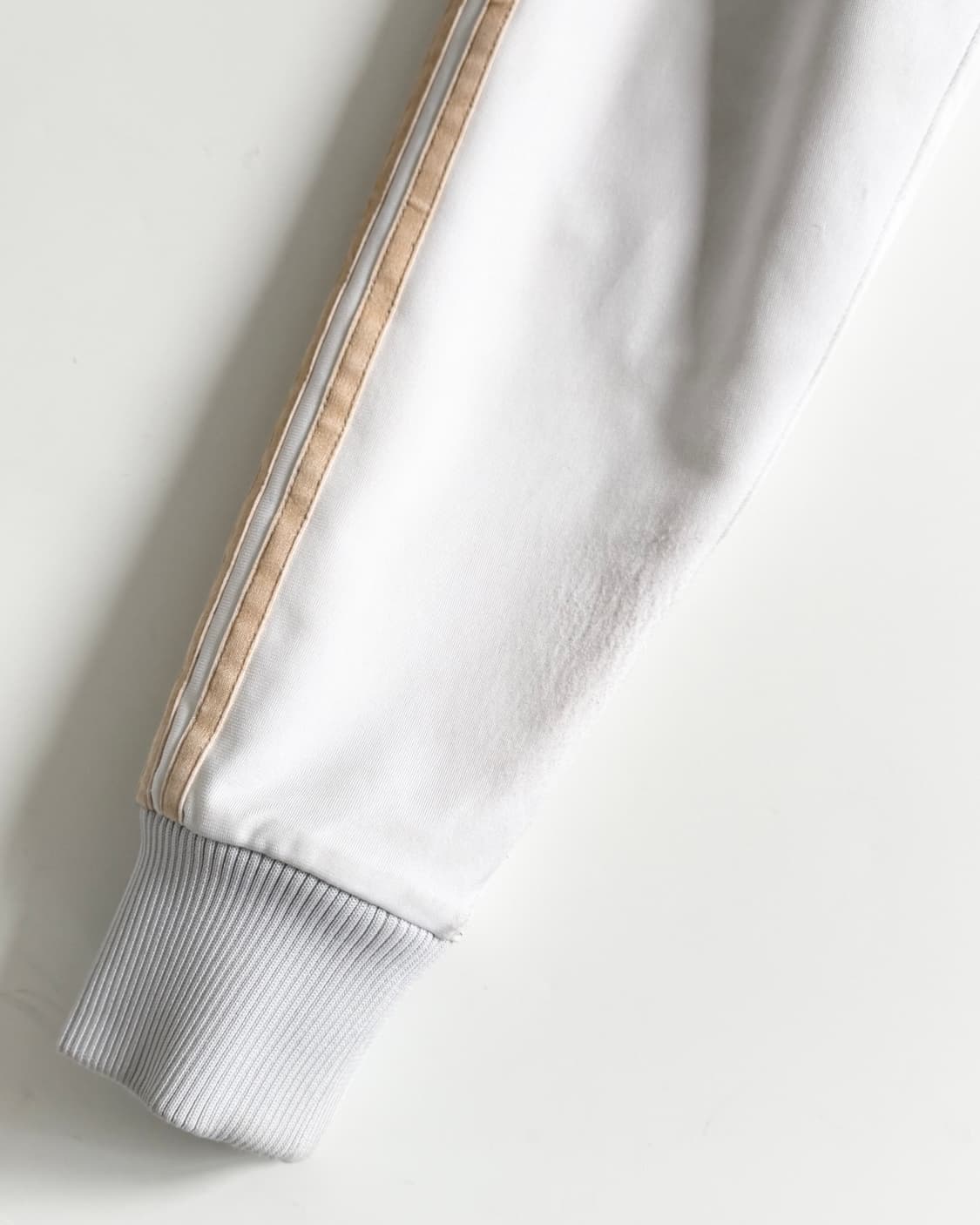 Adidas 아디다스 화이트/베이지골드 레터링로고 패디드 자켓 상품이미지7