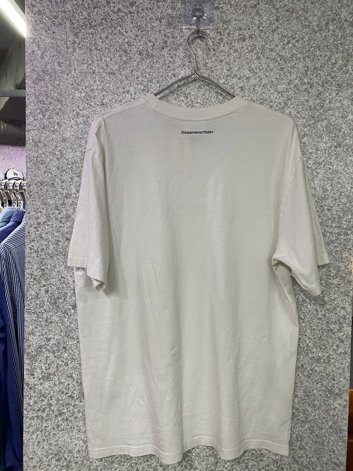 디스이즈네버댓 센터 로고 반팔 티셔츠 B5072 상품이미지3