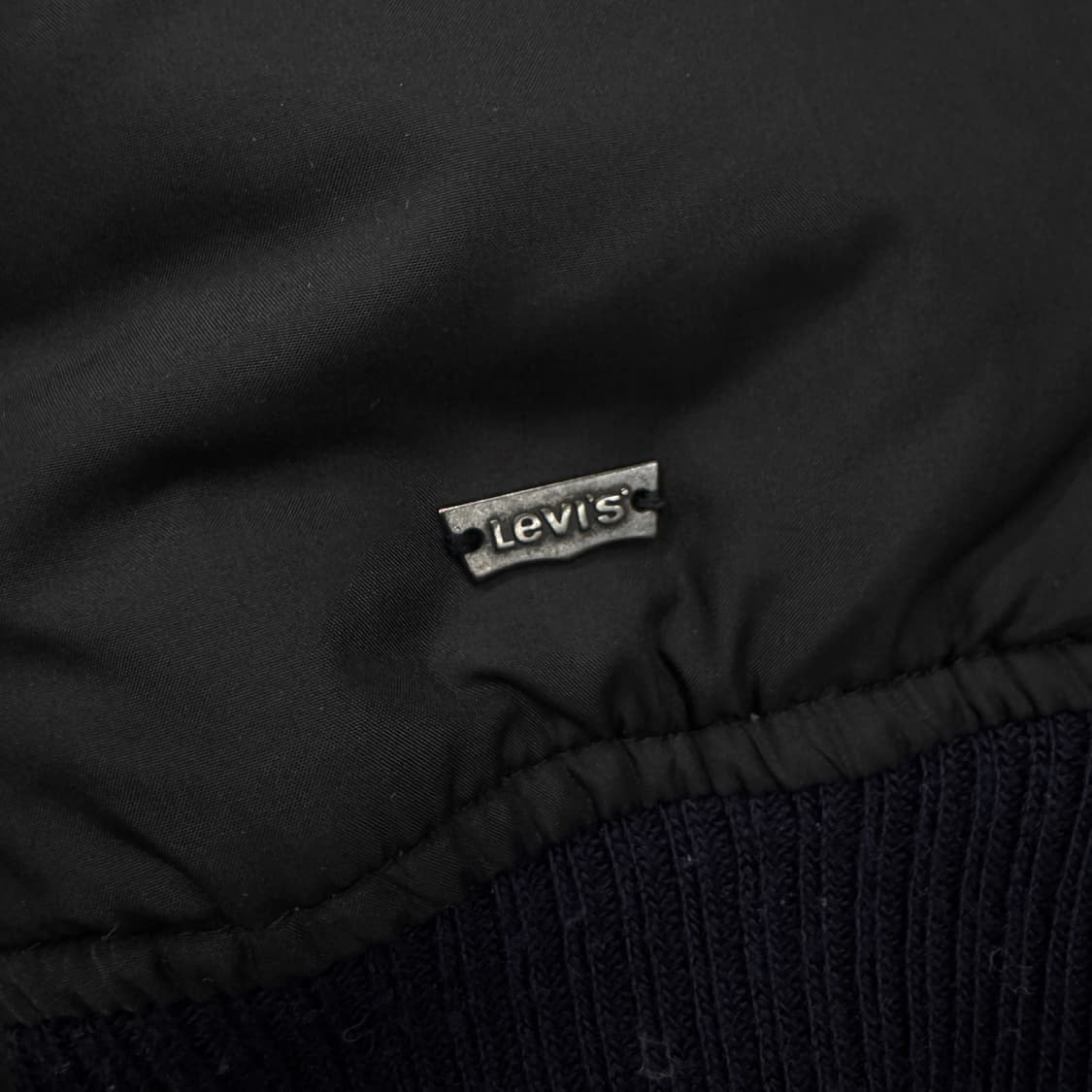 리바이스 하이넥 덕다운 바이커 숏 패딩 블랙 상품이미지4