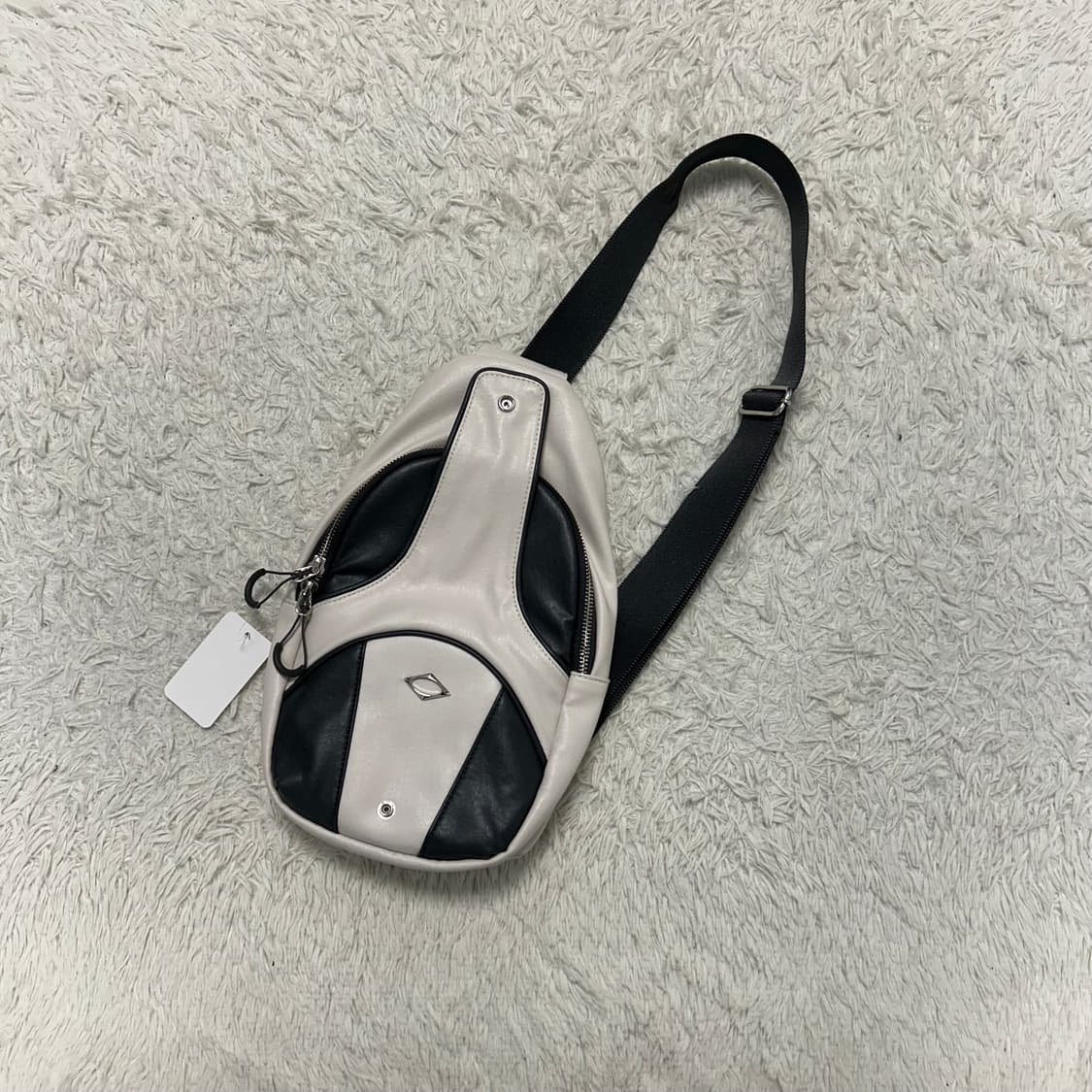 Mischief Foldable Leather Sling Bag 상품이미지4