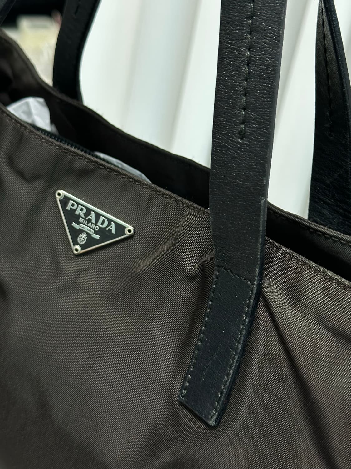 [정품] Prada 프라다 테수토 나일론 스몰 핸드백 브라운 상품이미지10