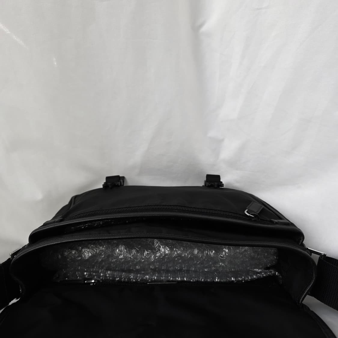 [정품 PRADA] 프라다 투버클 나일론 크로스백 메신저백 남녀공용 상품이미지7