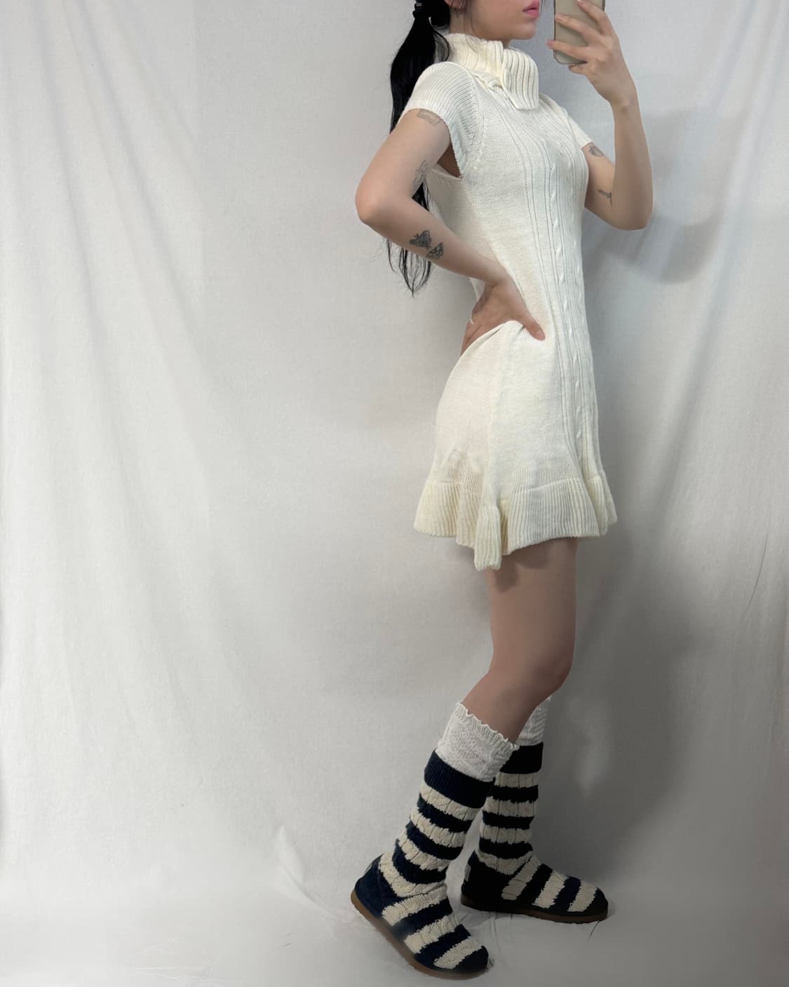 폴딩 버튼 넥 프릴 케이블 니트 원피스  상품이미지4