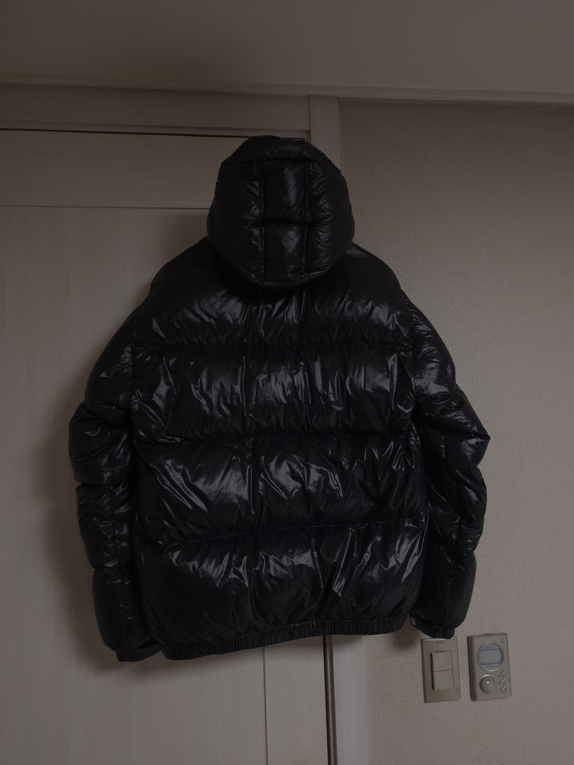 [3] 몽클레어 알릭스 22FW 알몬드 패딩 블랙 상품이미지2