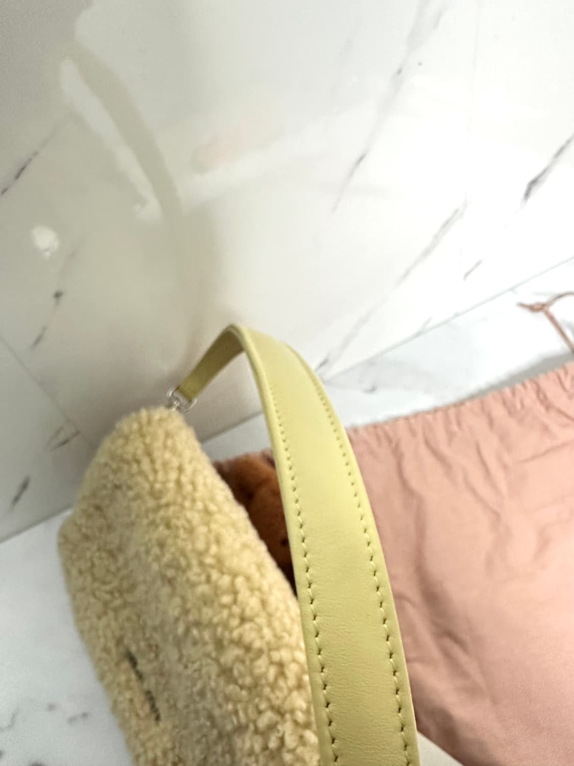 [A+ 정품] 미우미우 시어링 퍼 숄더백 상품이미지7