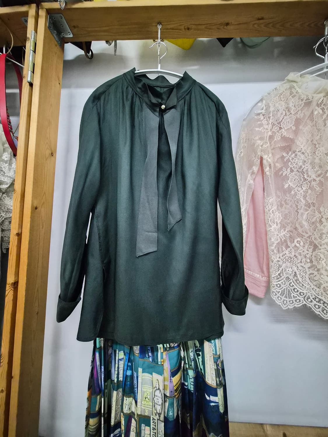 마인 실크 블라우스.lusso 언발 일러스트 스커트 상품이미지2