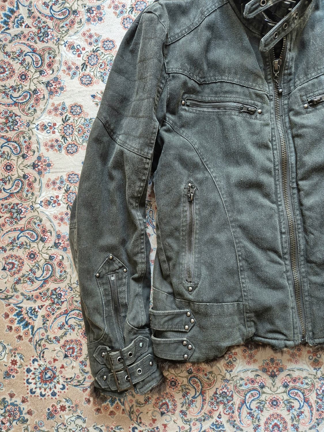 인더애틱 퍼 트리밍 라이더 재킷 상품이미지3