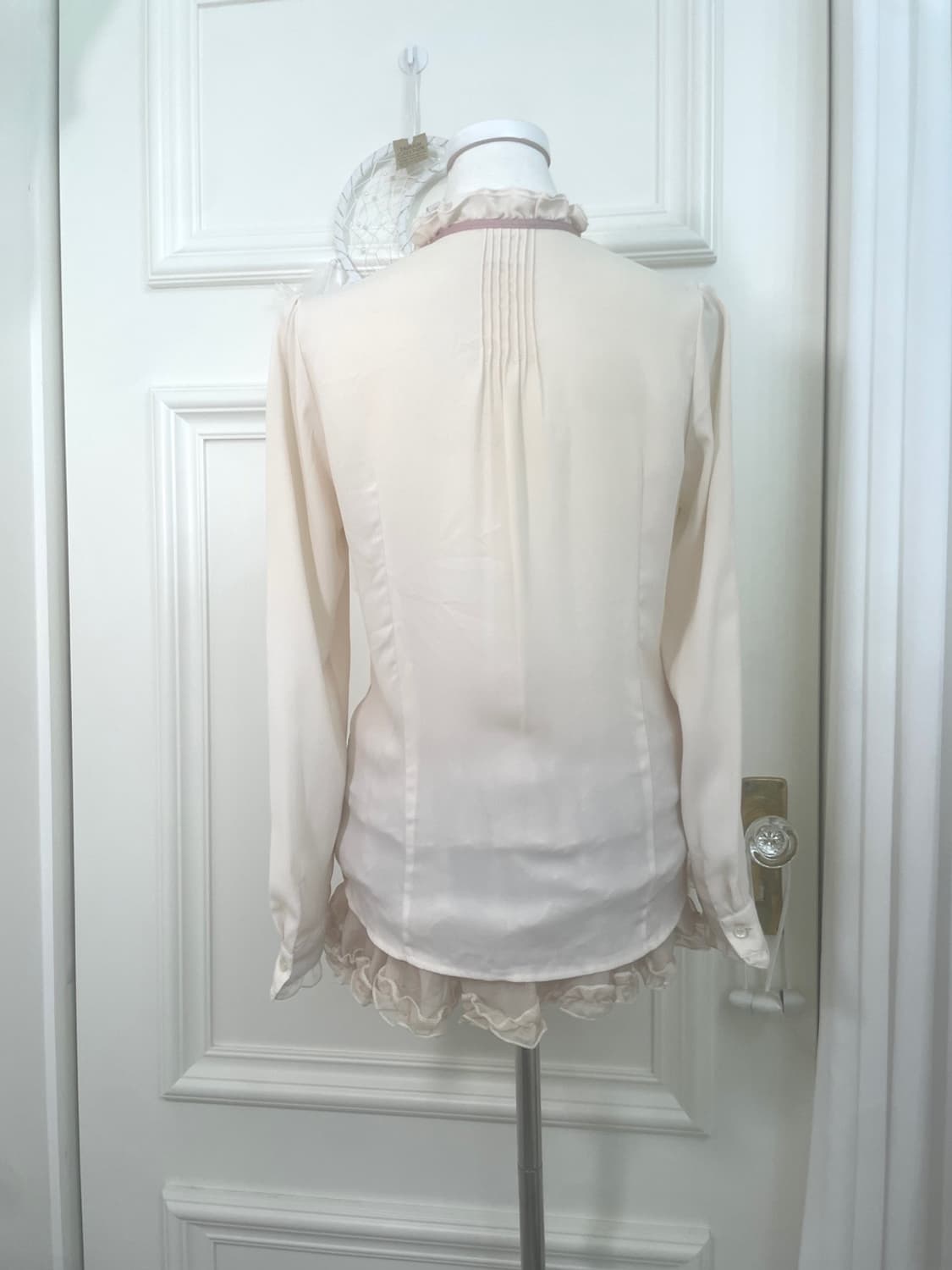 beigeivory pink bow ruffle blouse 상품이미지3