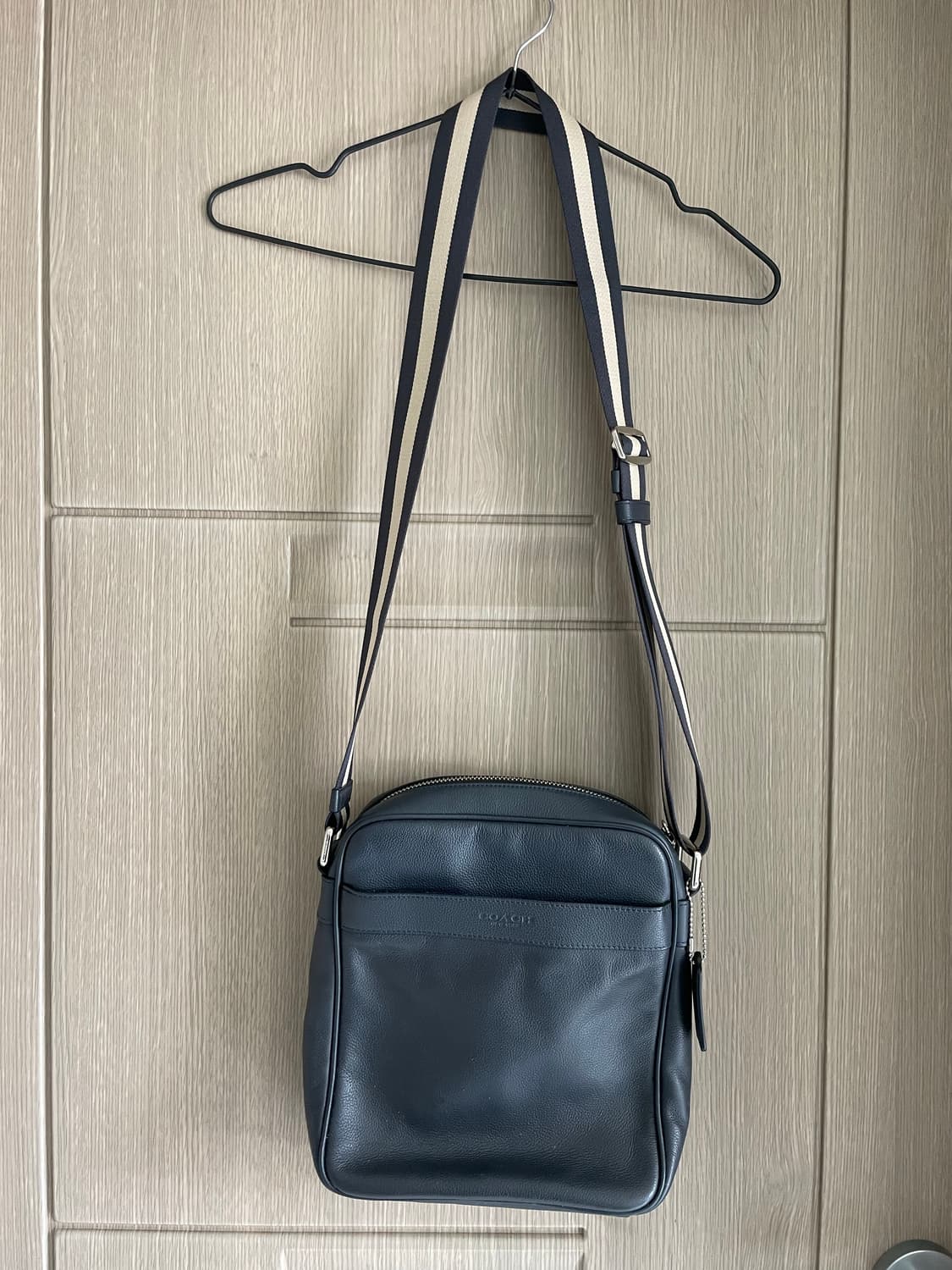 코치 레더 플라이트 크로스백  상품이미지1