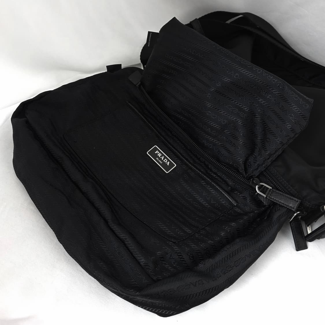 [정품 PRADA] 프라다 사피아노 투지퍼 나일론 크로스백 남녀공용 상품이미지6
