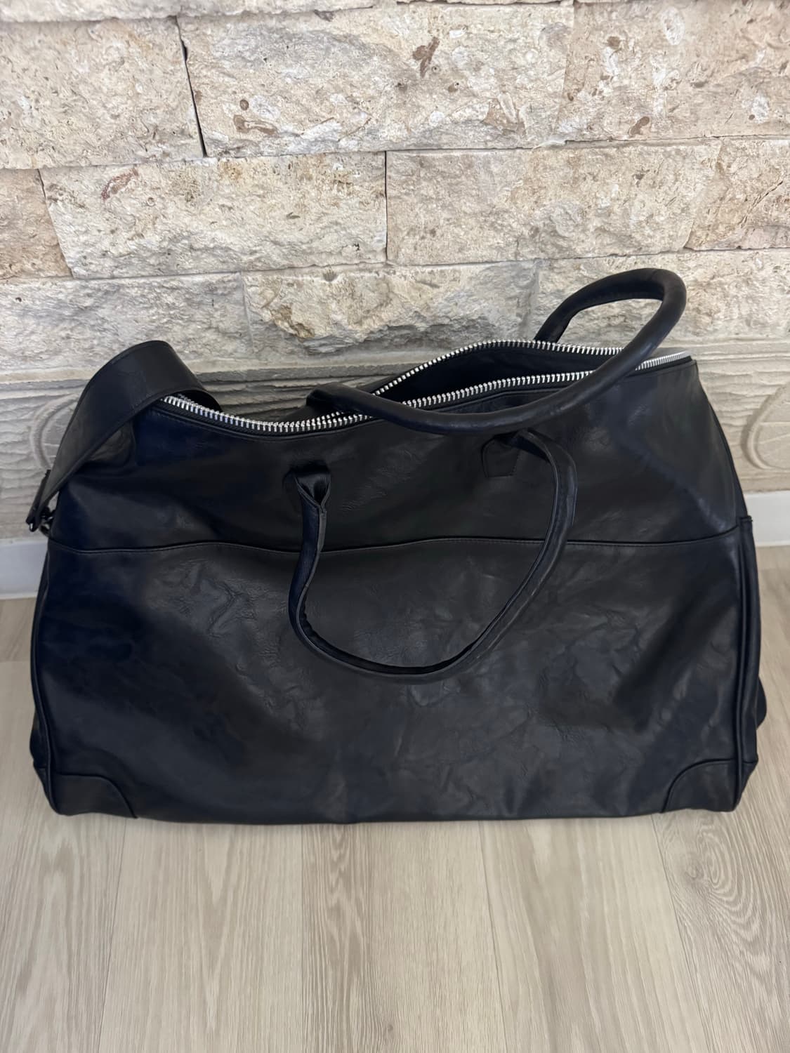 르마드 크랙 페이크 레더 볼링백 - 블랙 상품이미지2