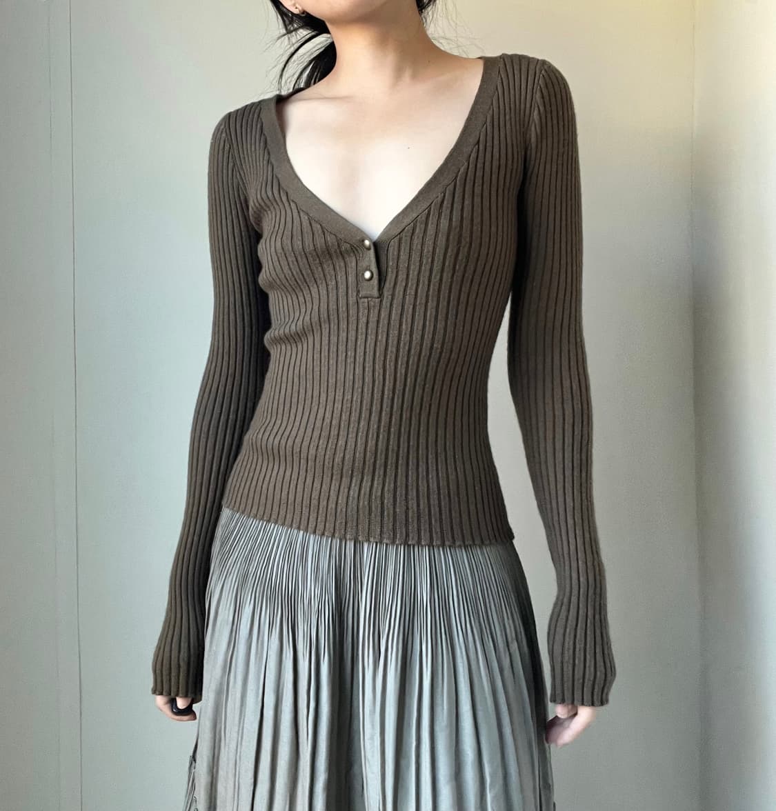 Khaki brown v-neck knit 상품이미지1