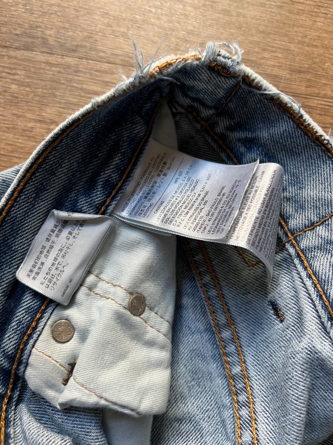 [34]리바이스 517 빈티지 데미지드 워싱 플레어핏 데님 팬츠 상품이미지4