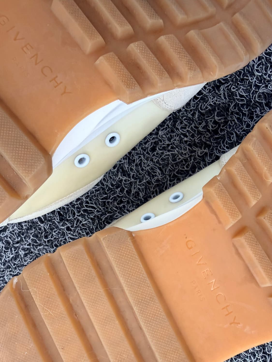 지방시(Givenchy) GIV 1 스니커즈 - 라이트 베이지 & 스웨이 상품이미지7