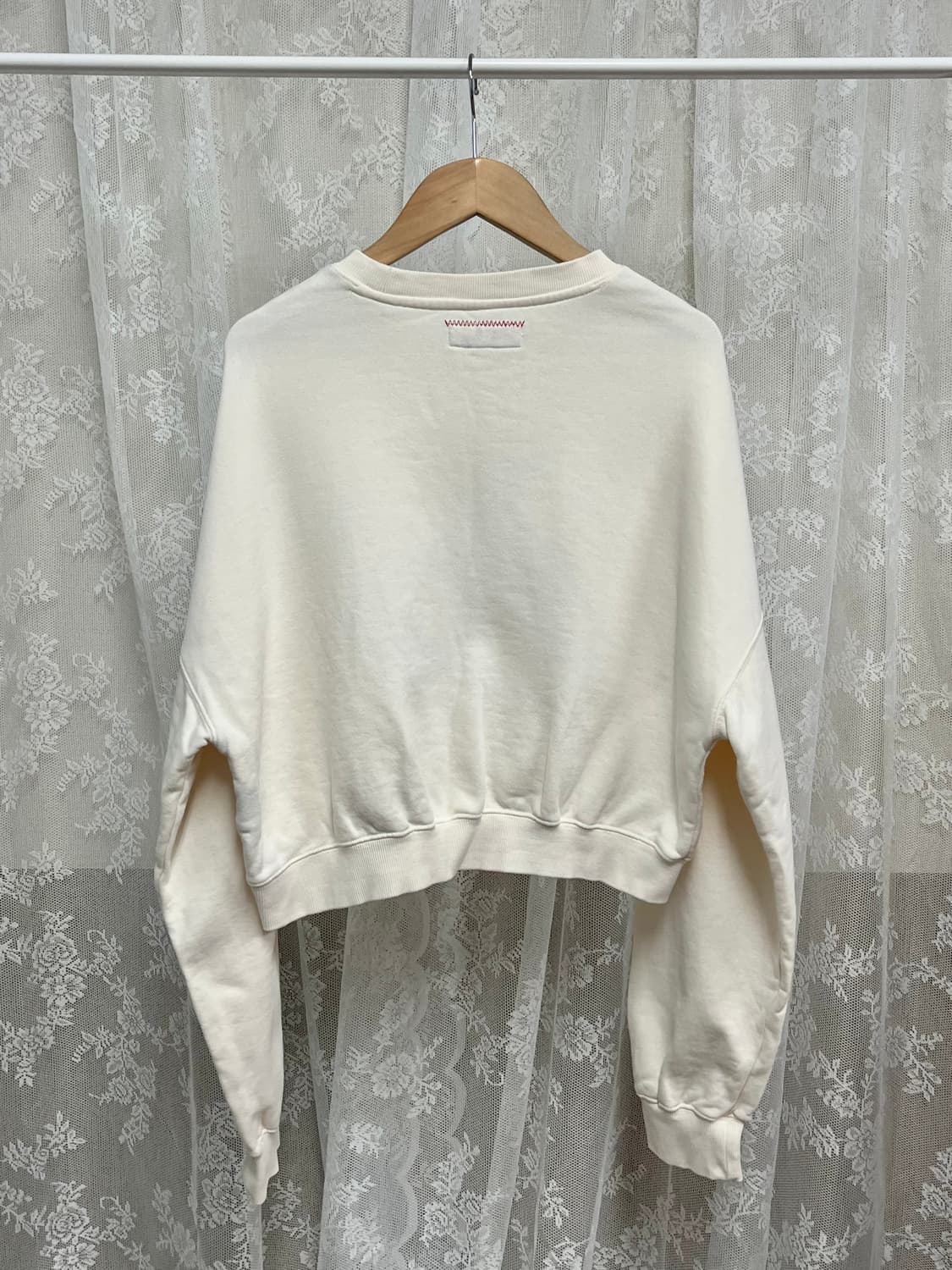 1) 키르시 체리 크롭 맨투맨 아이보리 상품이미지2