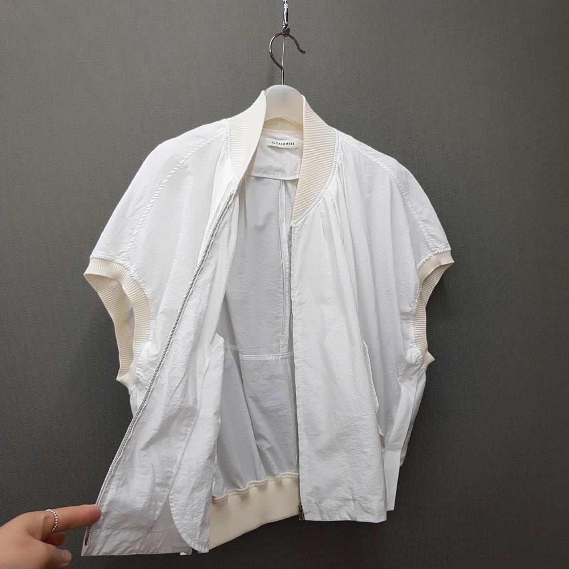 한섬 더캐시미어 2022 루즈핏 나일론 집업 점퍼 88-98-165사이즈 상품이미지6