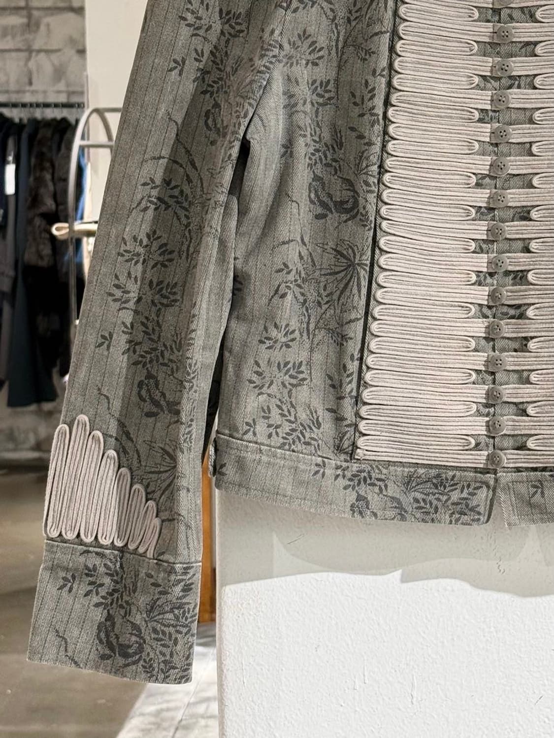 헌트 클럽 그레이 플로럴 나폴레옹 버튼 자켓 상품이미지4