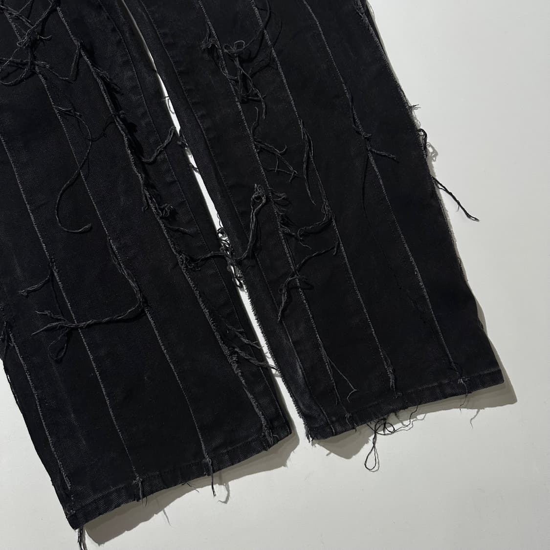 마뗑킴 컷팅 루즈 데님 팬츠 상품이미지8