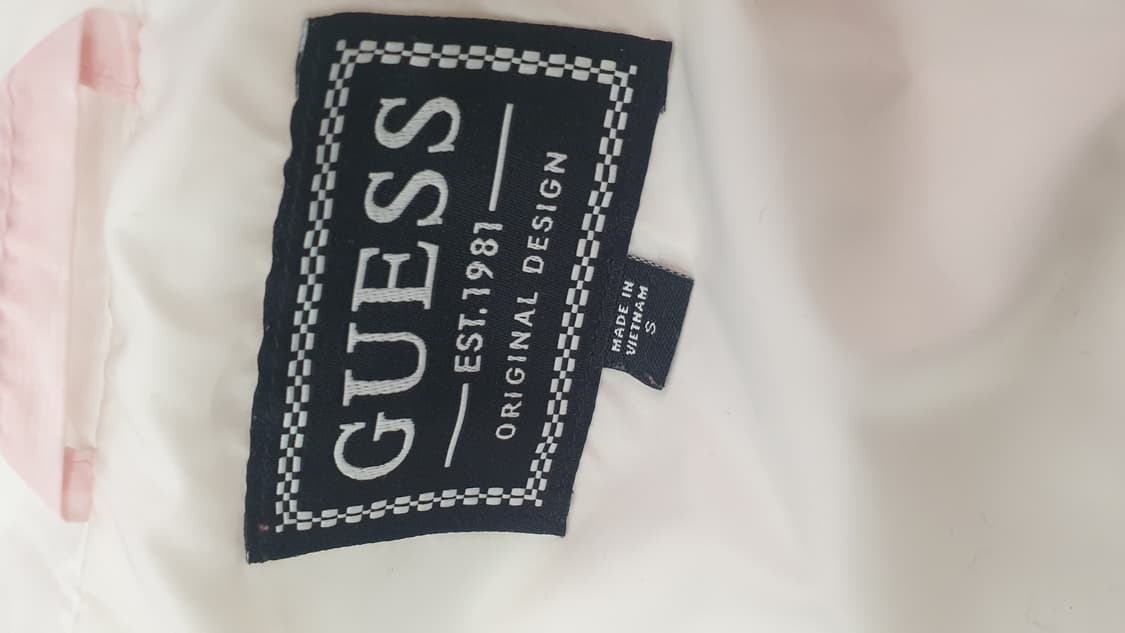 GUESS 핑크 다운 숏 패딩 상품이미지4