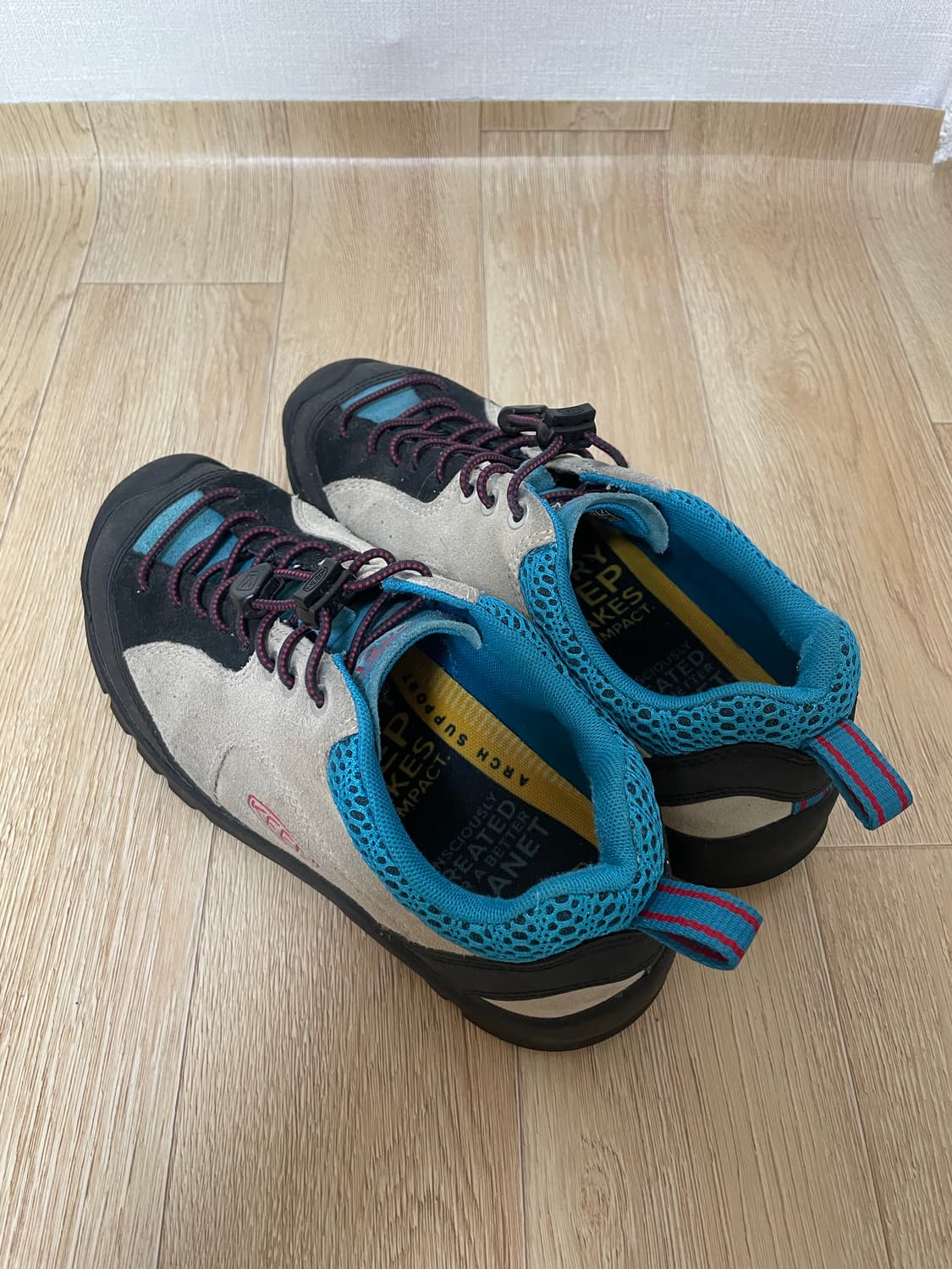 킨 KEEN 스웨이드 운동화 240 상품이미지5