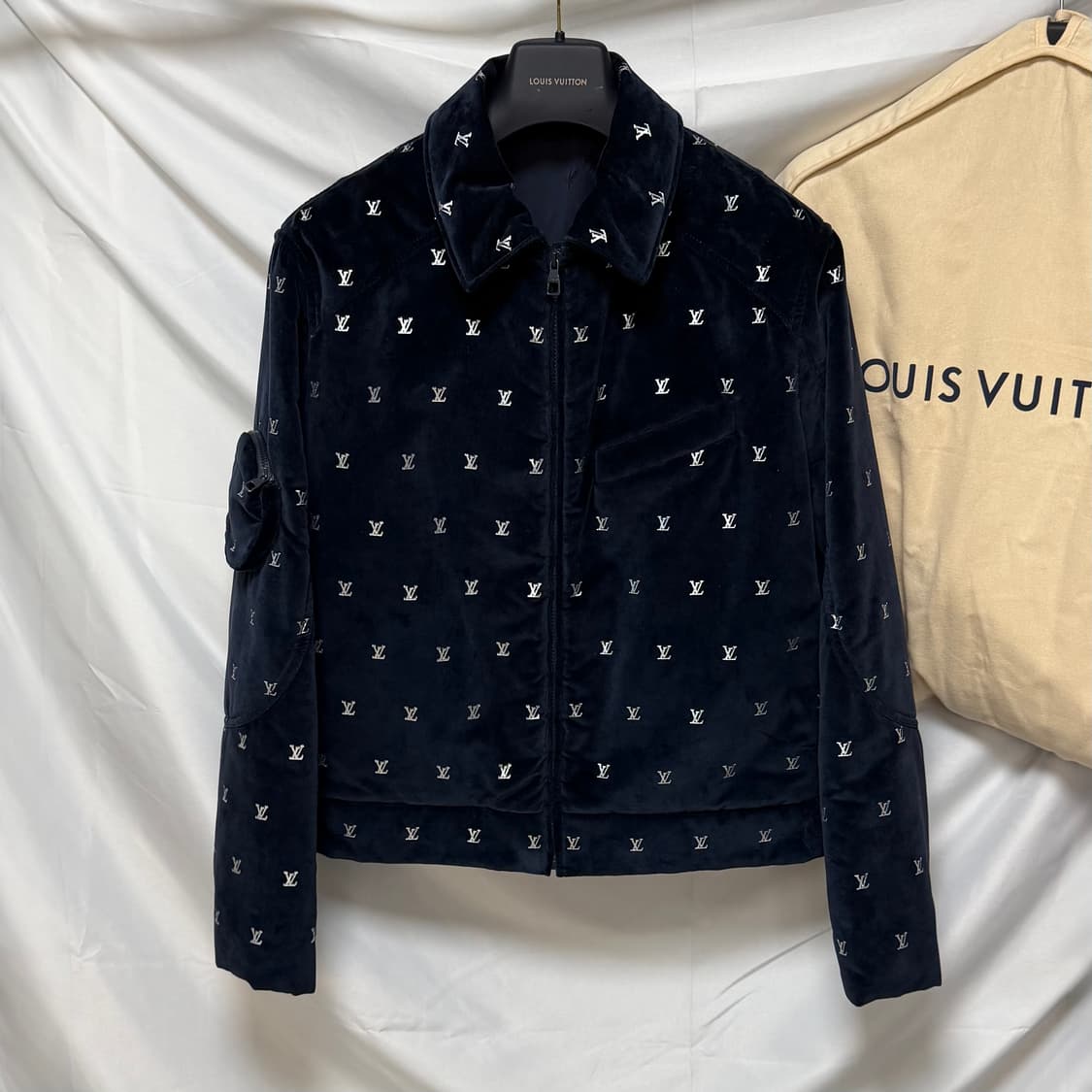 [S+급/48] 루이비통 LV 벨벳 이브닝 모노그램 블루종 자켓 상품이미지1