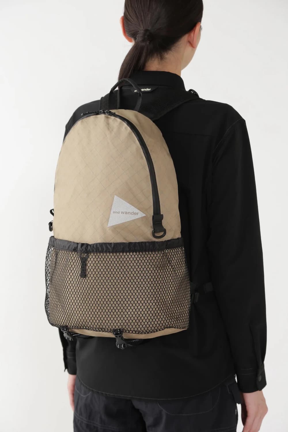 and wander 앤드원더 데이팩 베이지 20L 상품이미지1