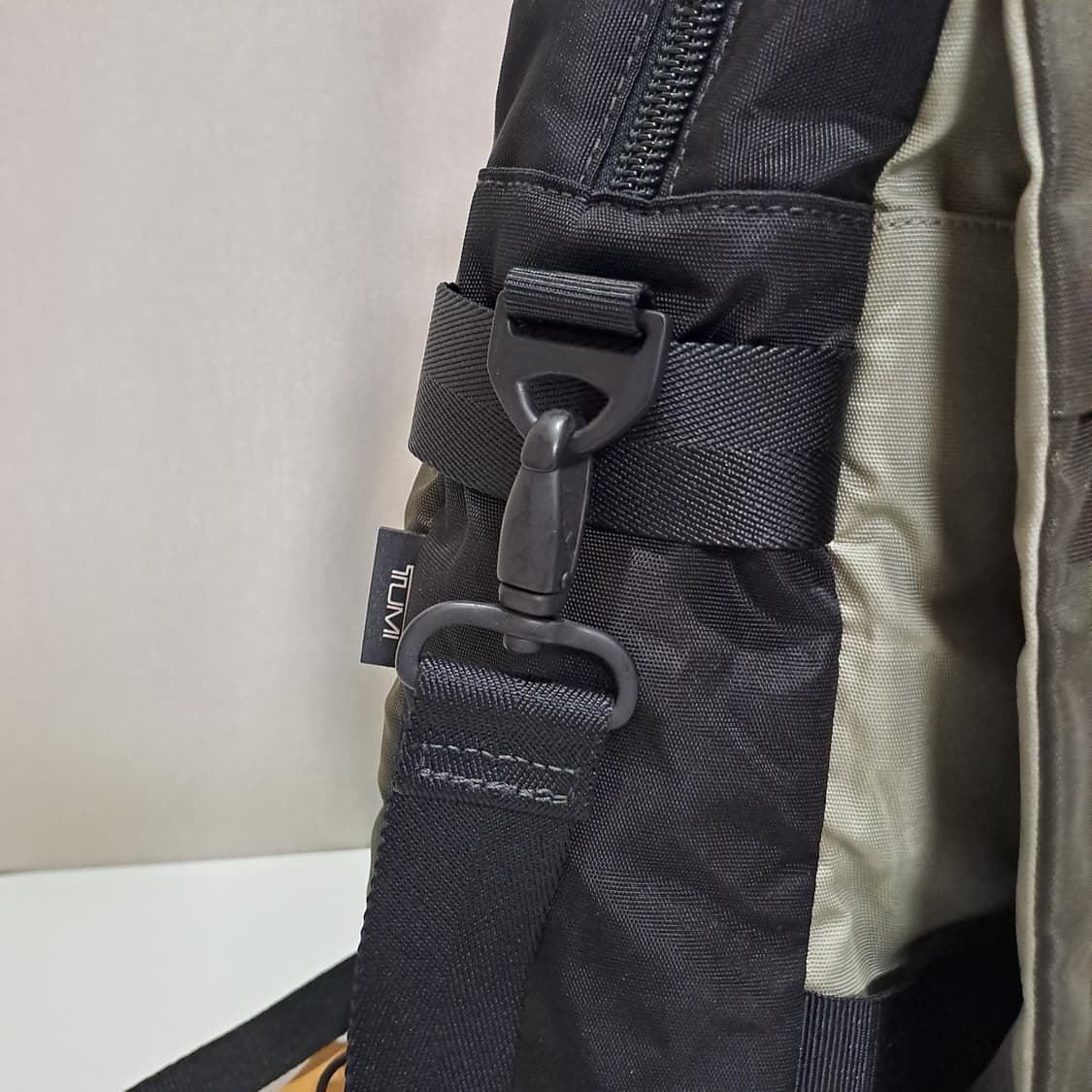 (택포) 투미 T-TECH 크로스 슬링백 B797 상품이미지5