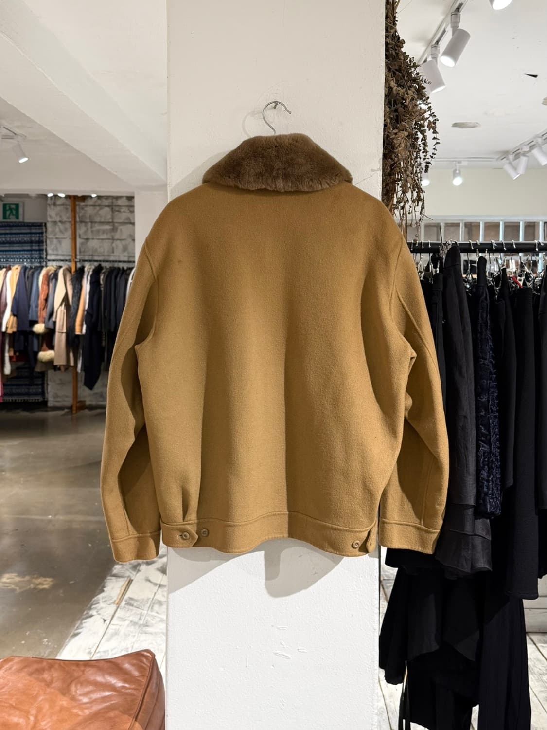 발렌시아가 브라운 퍼 카라 숏 해링턴 자켓 상품이미지6