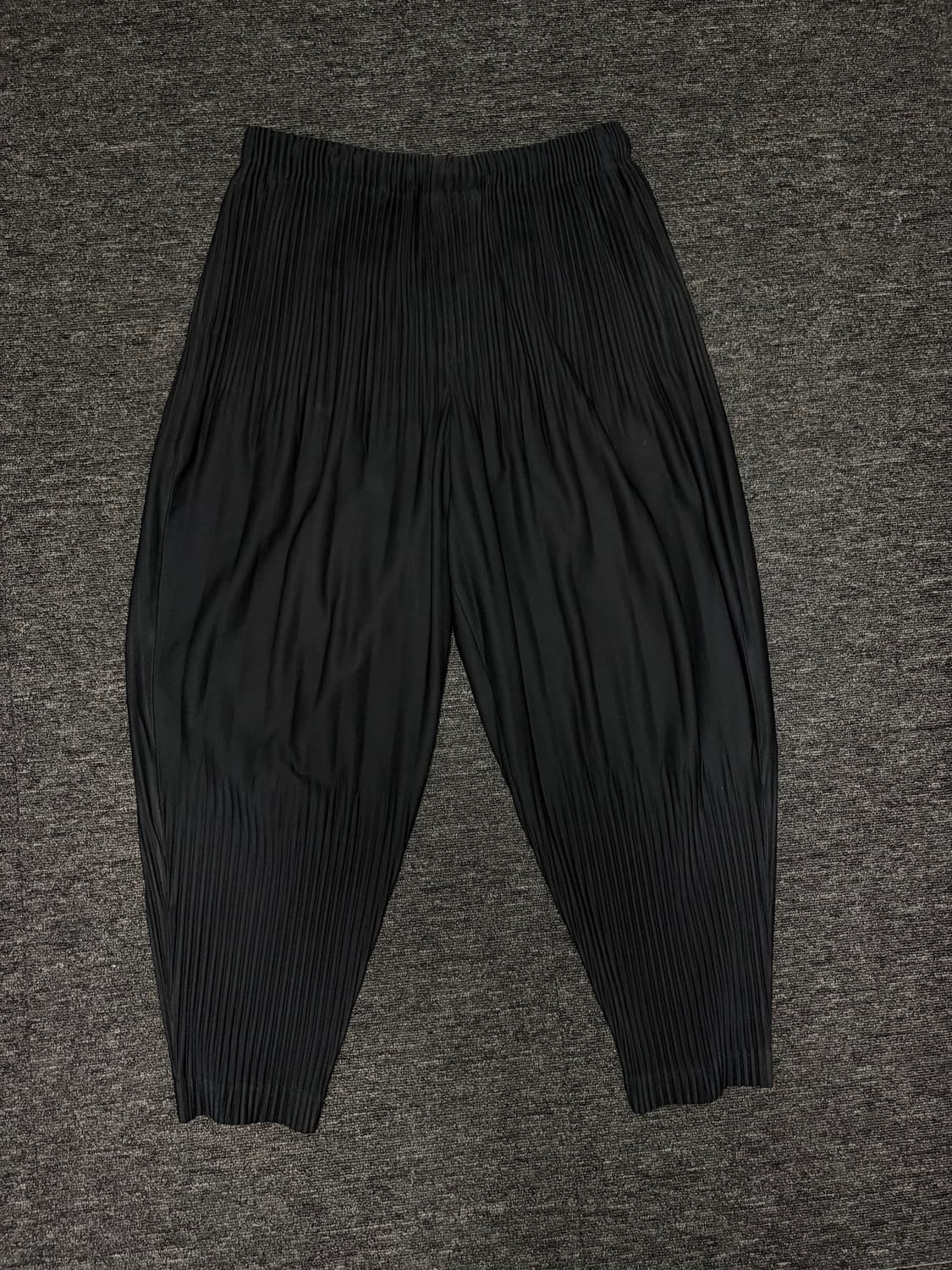 옴므플리세 블랙 3사이즈 팬츠 상품이미지1