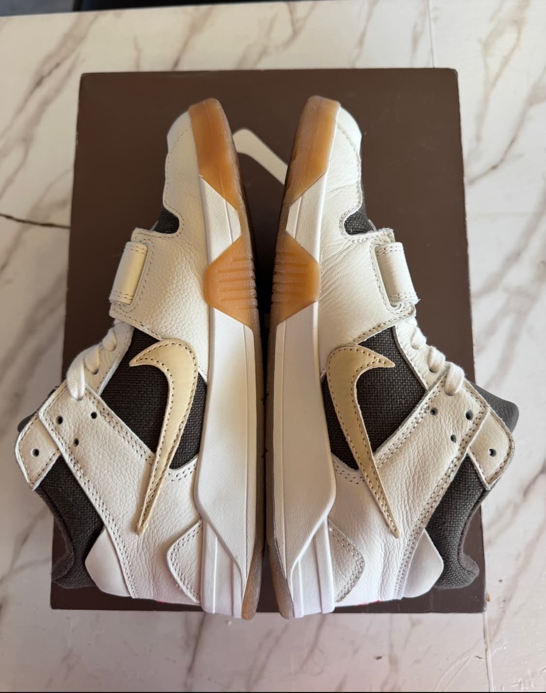 조던 X 트래비스 스캇 점프맨 잭 TR 세일 엔 다크 모카 (2024) 상품이미지3