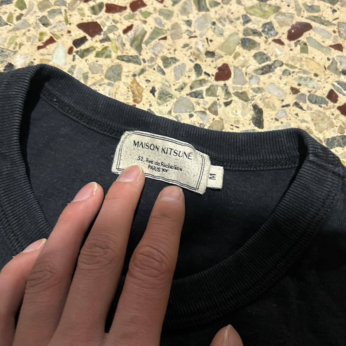 매종 키츠네(Maison kitsune) 블랙 폭스로고 반팔티 상품이미지4