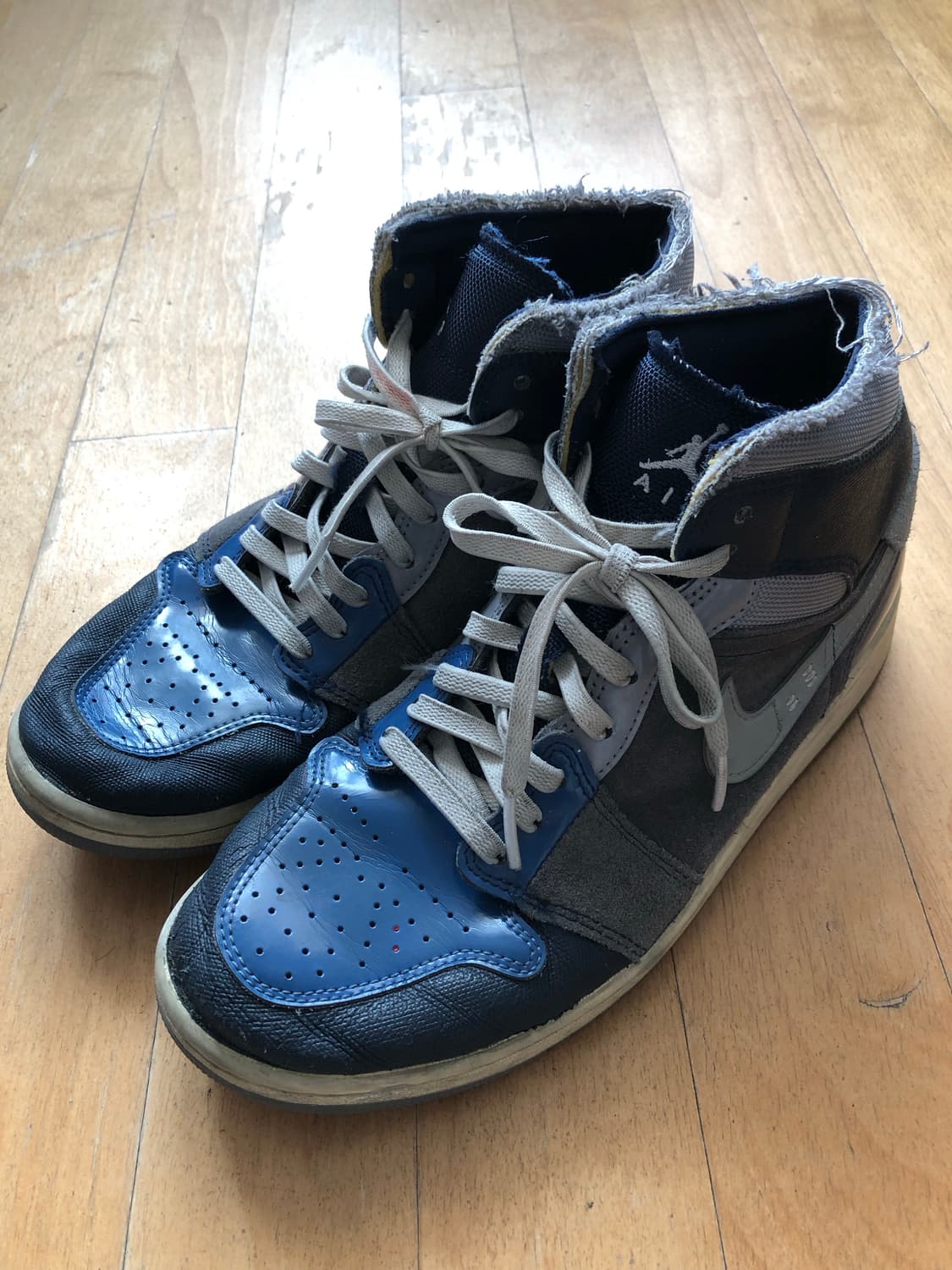 나이키 에어 조던 1 미드 SE 크래프트 255 상품이미지1