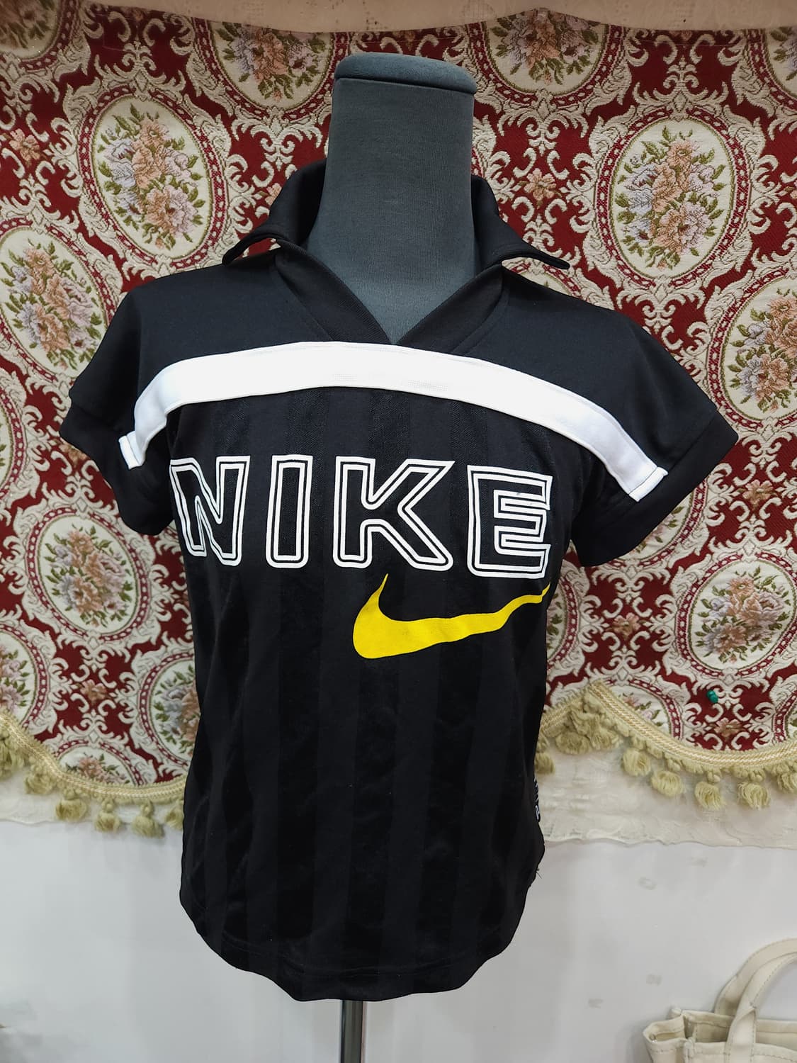 나이키 90s 빅로고 스포츠 크롭 반팔티

 상품이미지1