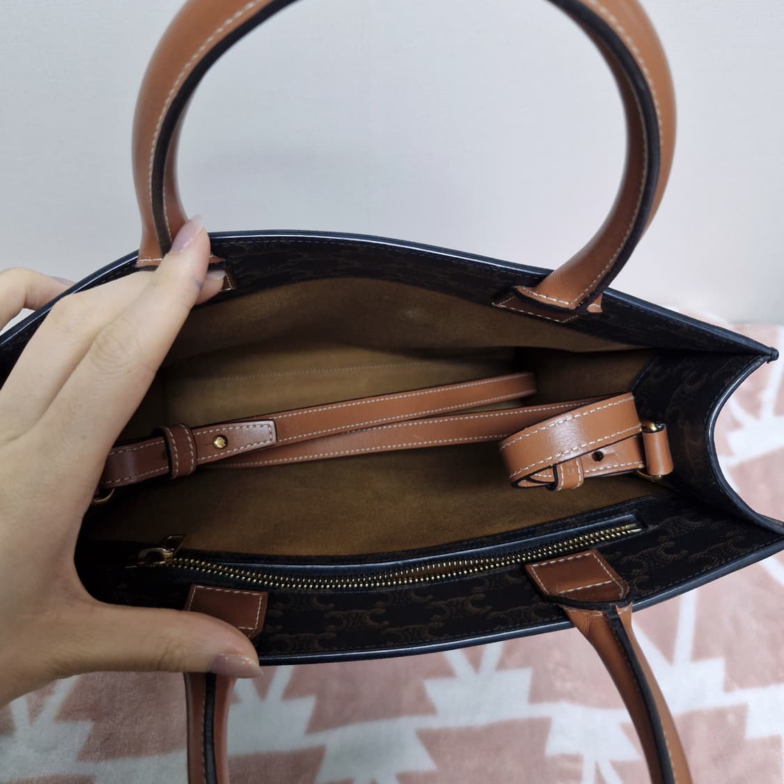 셀린느 CELINE 스몰 카바스 버티컬 트리옹프 캔버스 숄더백 크로스백 상품이미지4