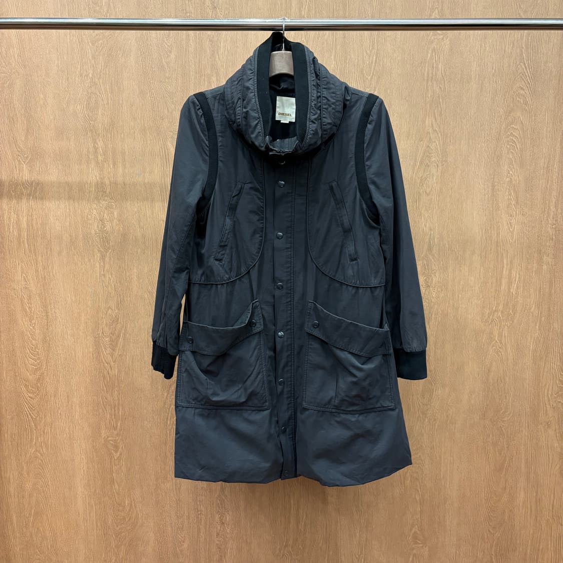 디젤 하이넥 코튼 나일론 롱 자켓 후드 내장 프론트 스냅 디테일 차콜 상품이미지2