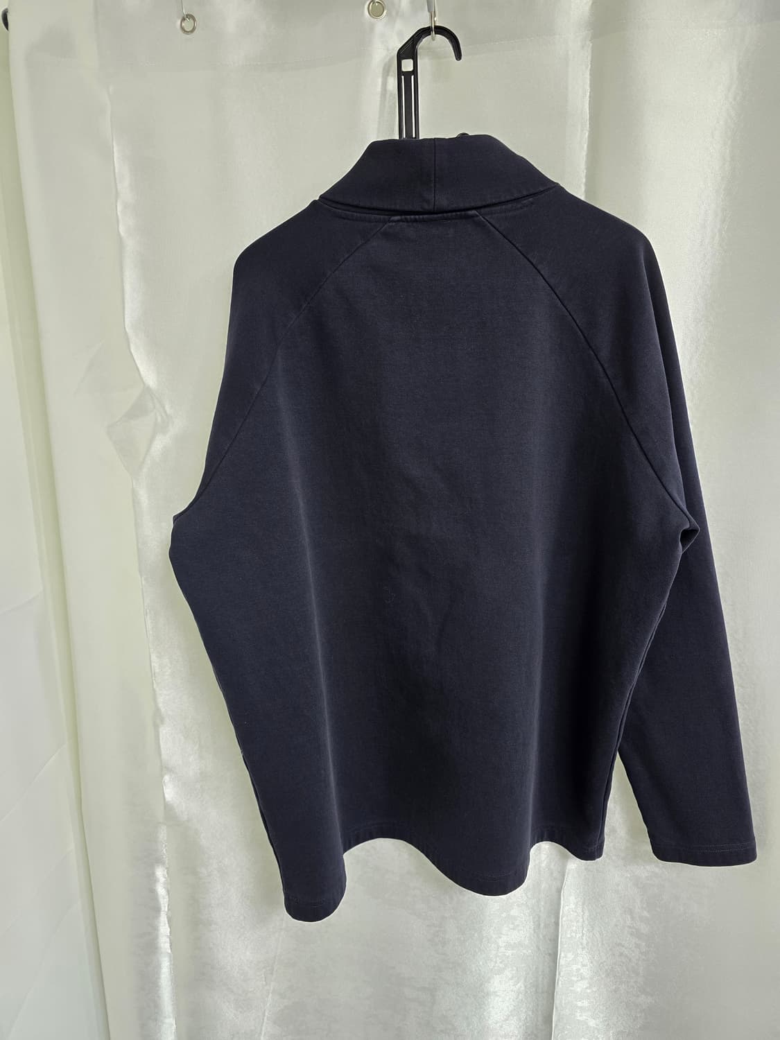 코스 블랙 목폴라 긴팔 티셔츠 (1813) 상품이미지2