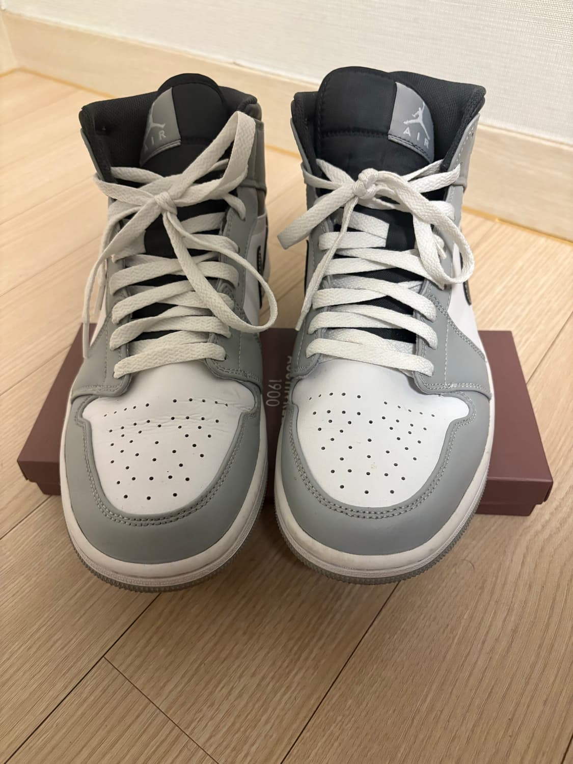 나이키 조던1 미드라이트스모크  상품이미지1